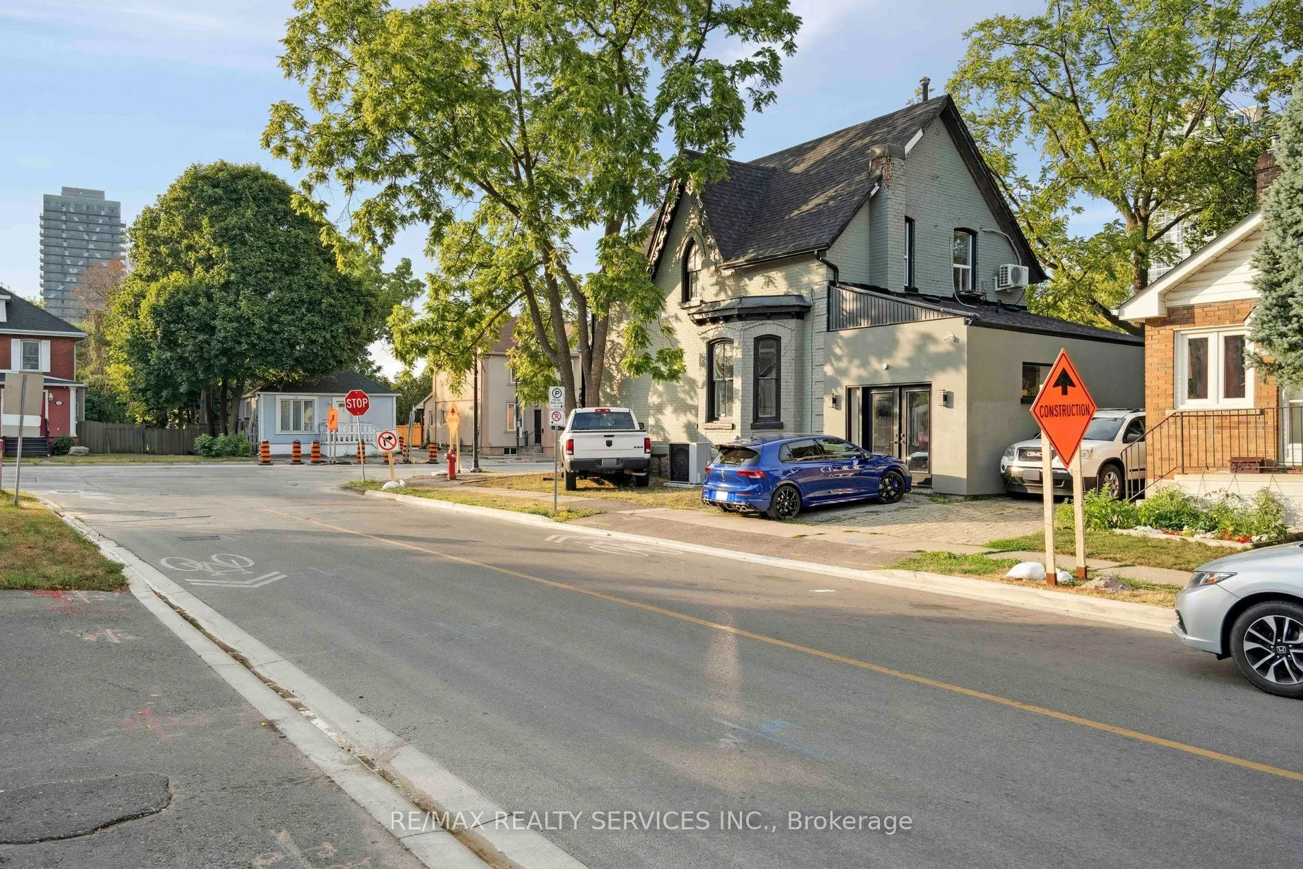 127 Queen Street W