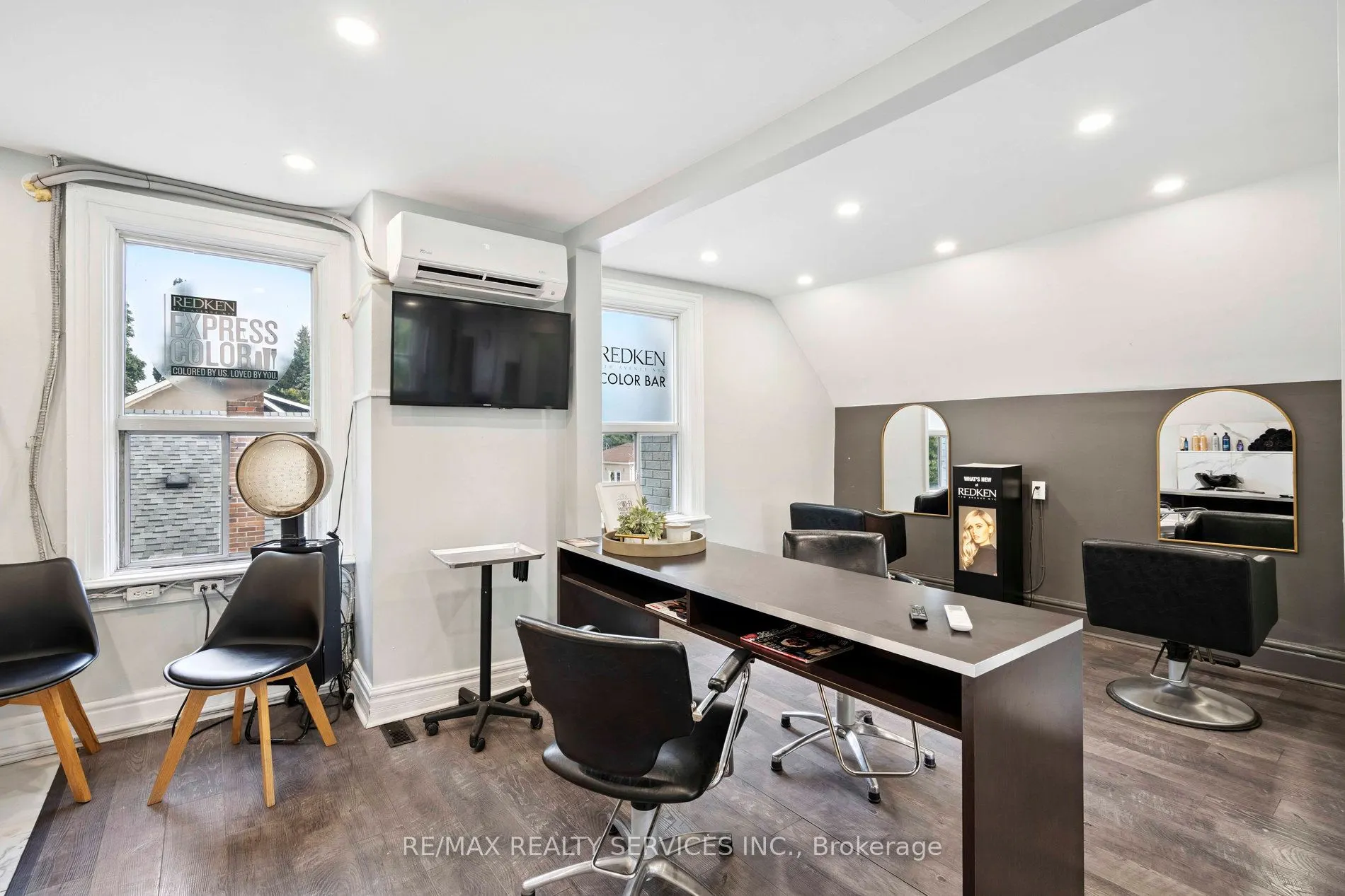 127 Queen Street W