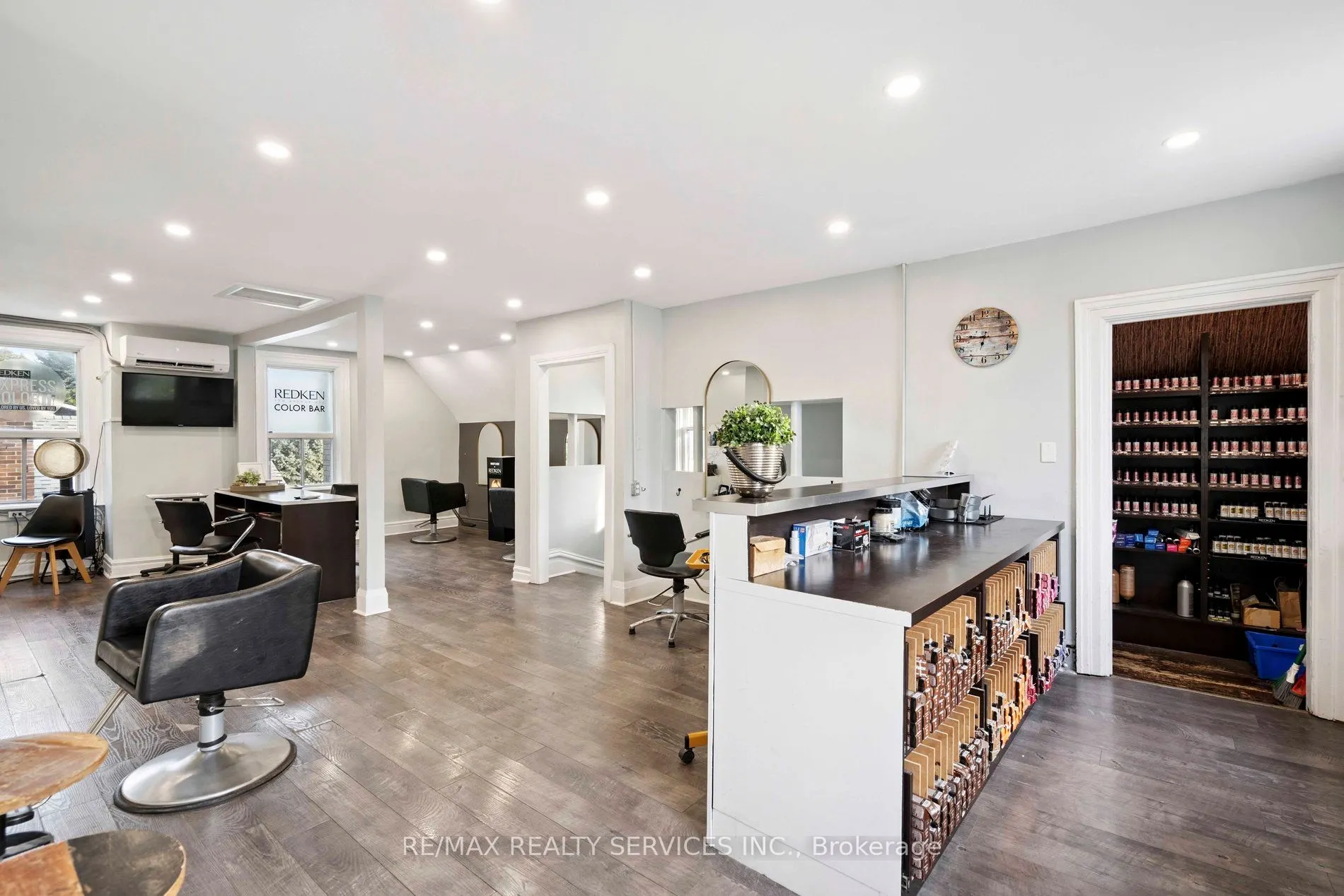 127 Queen Street W