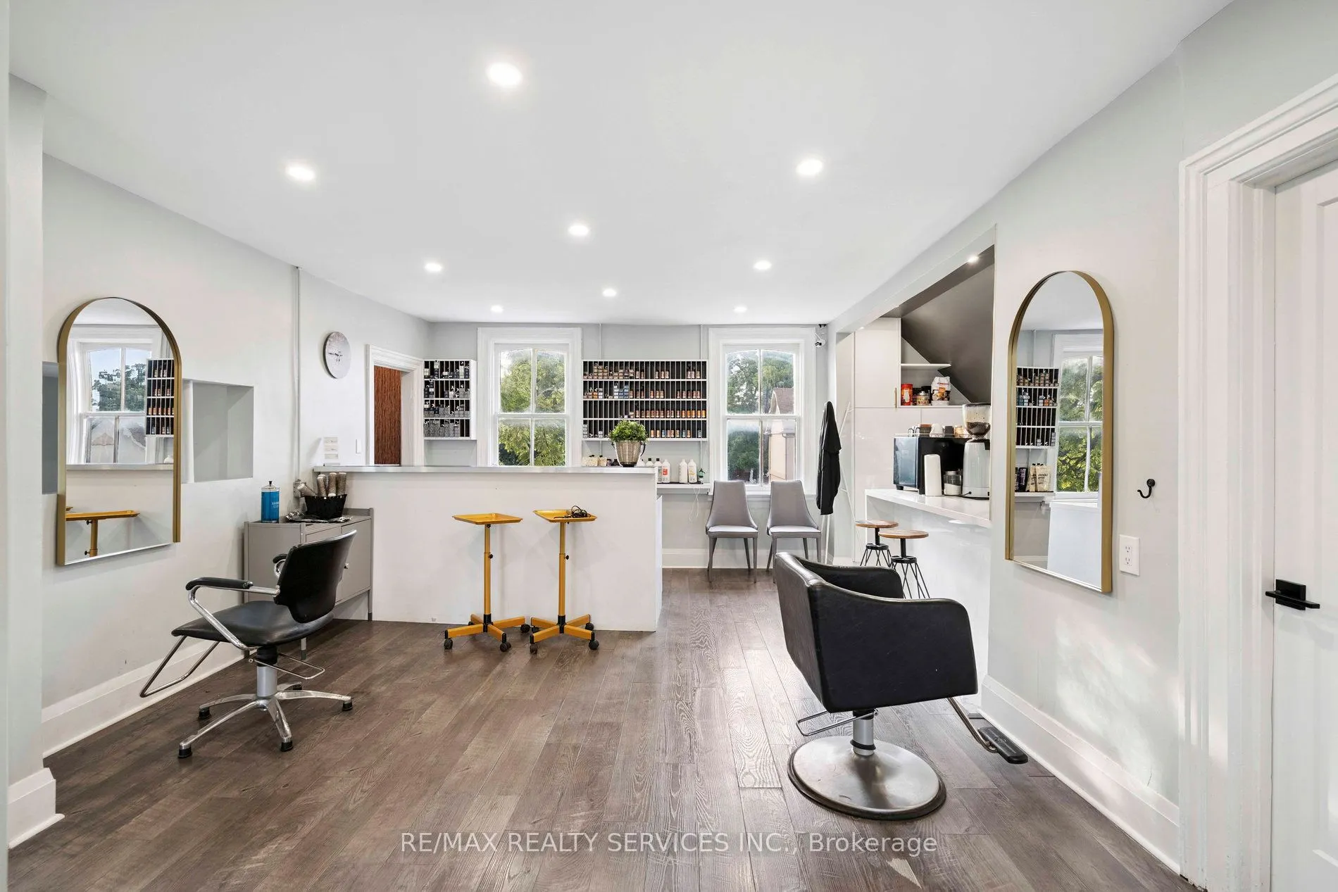 127 Queen Street W