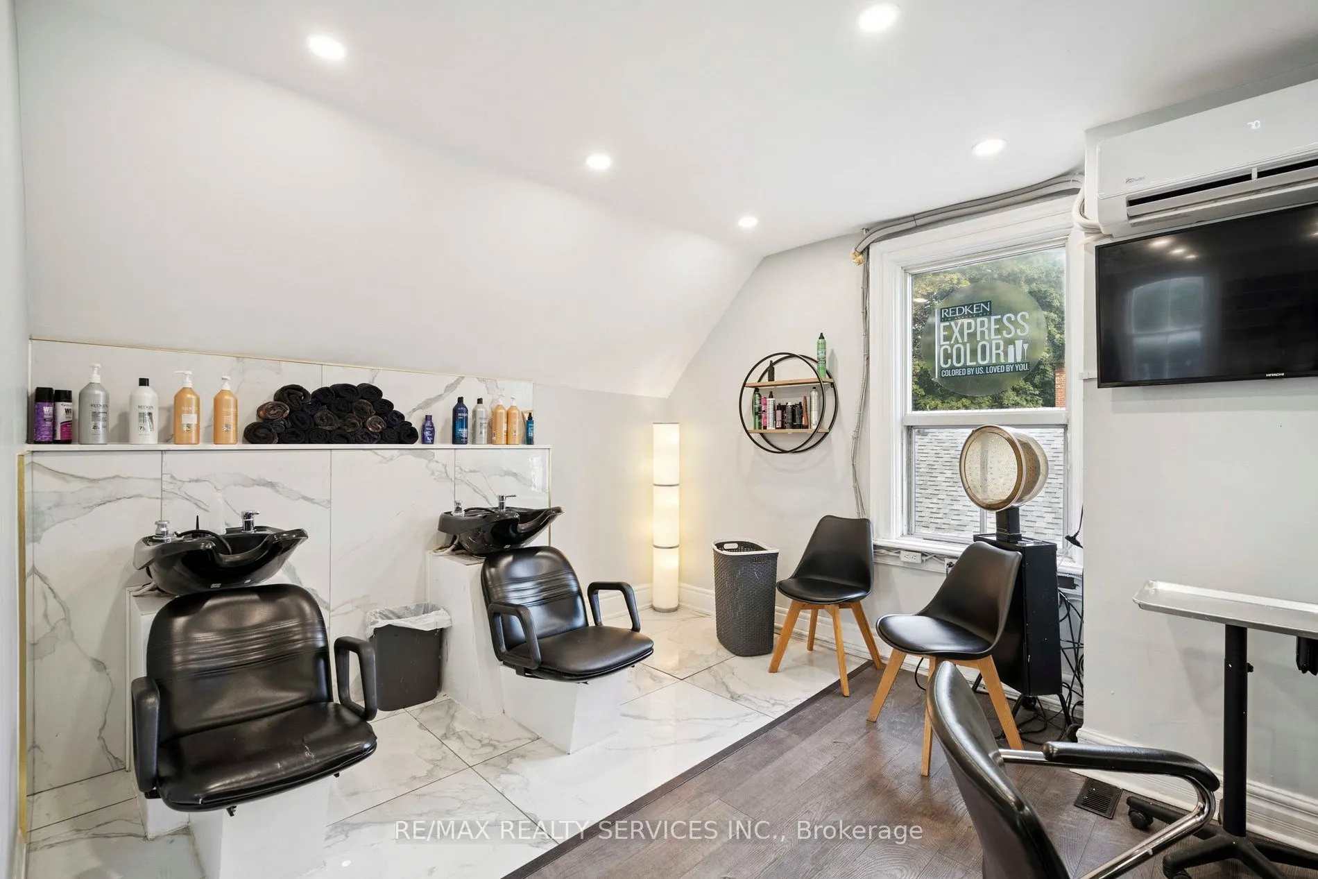 127 Queen Street W