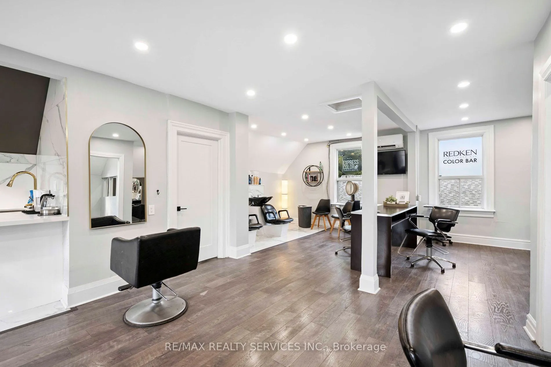 127 Queen Street W