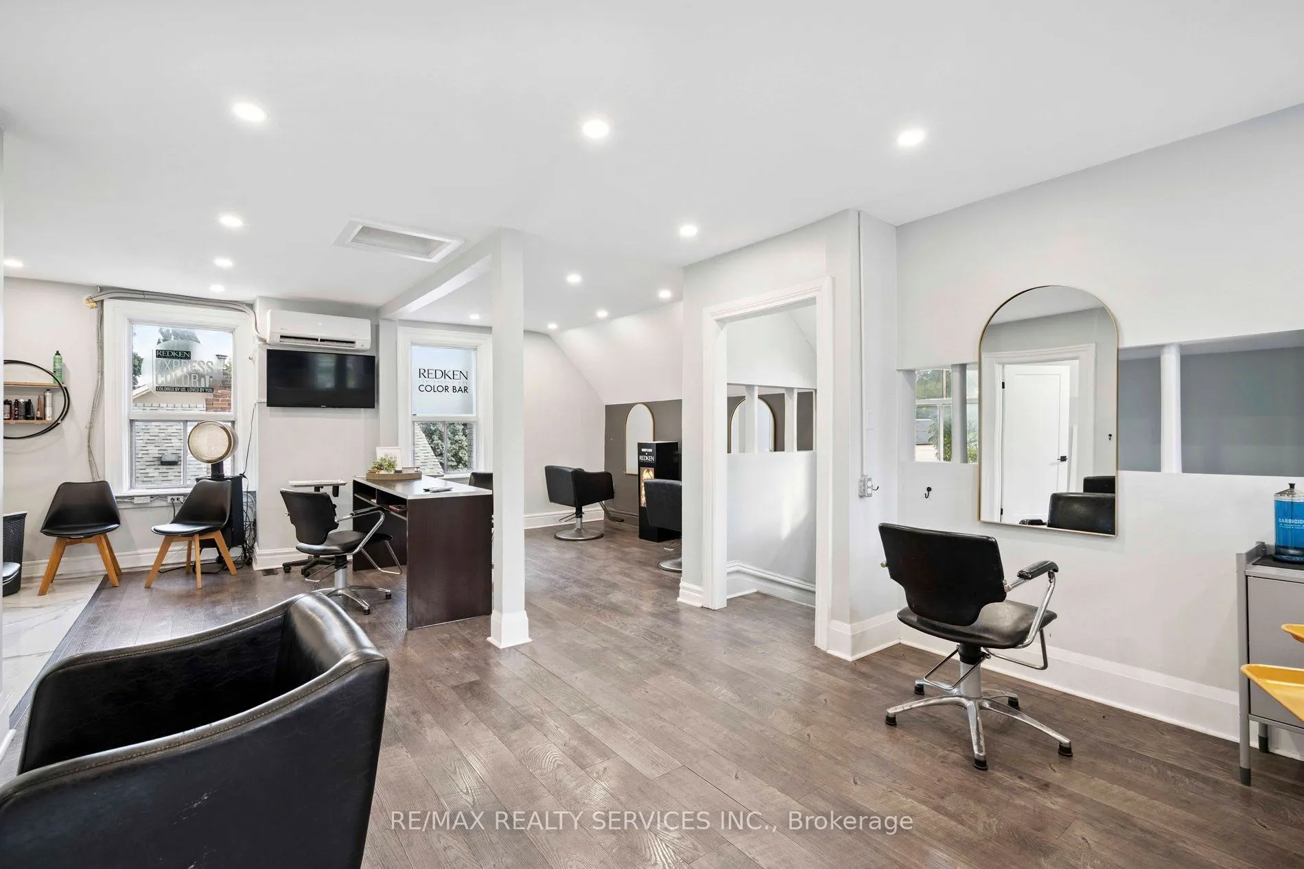 127 Queen Street W