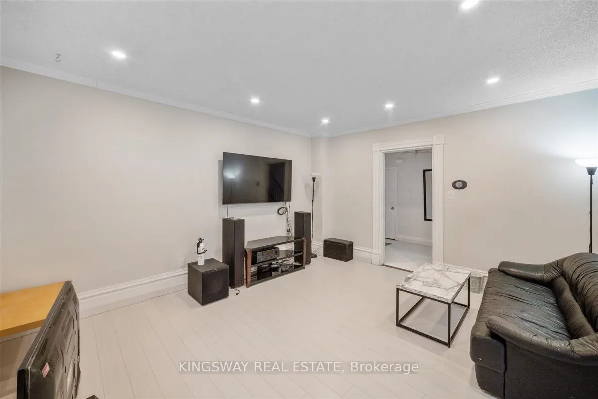 1144 Fisher Avenue, #UPPER