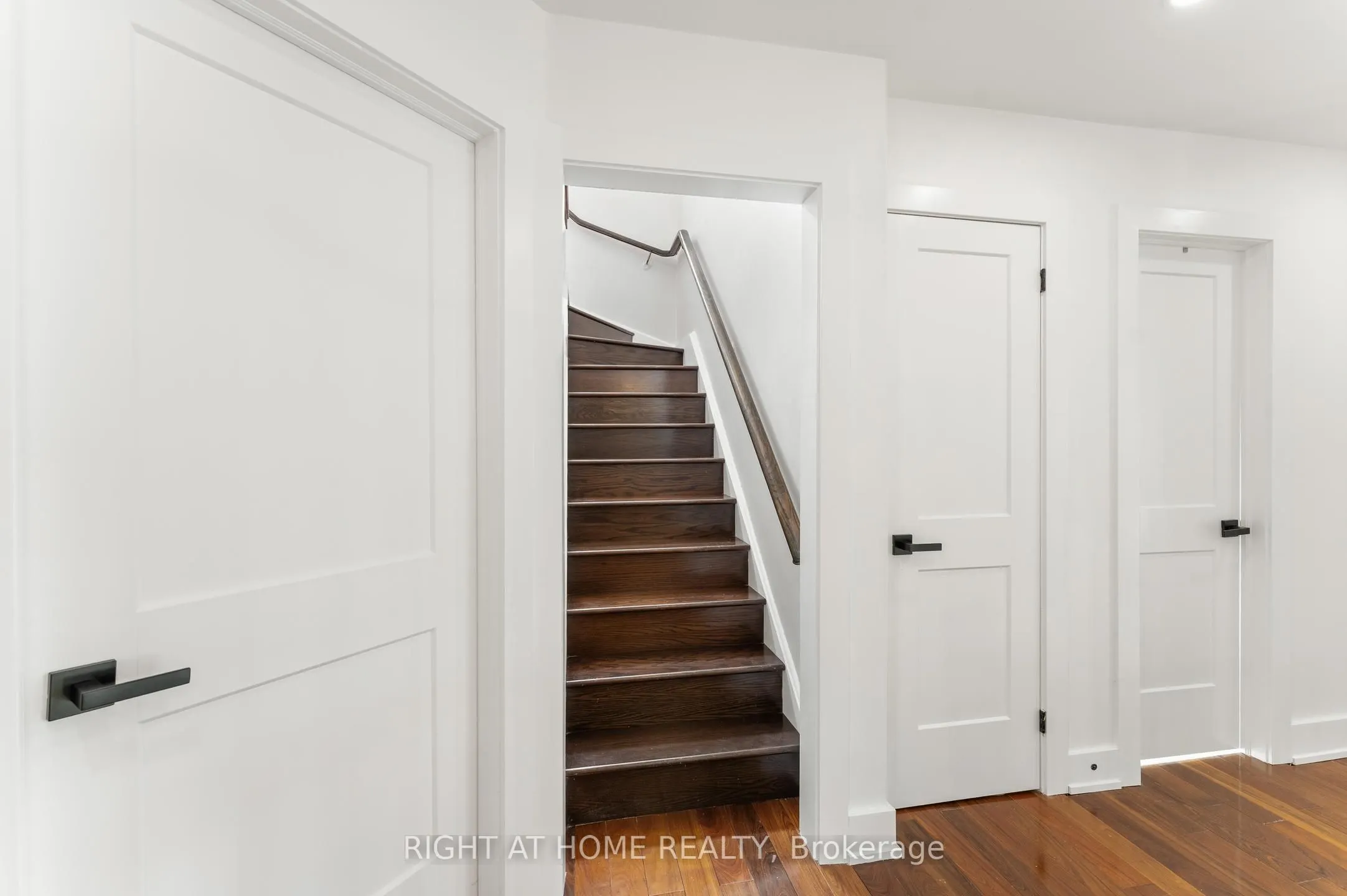 1186 Glenashton Drive