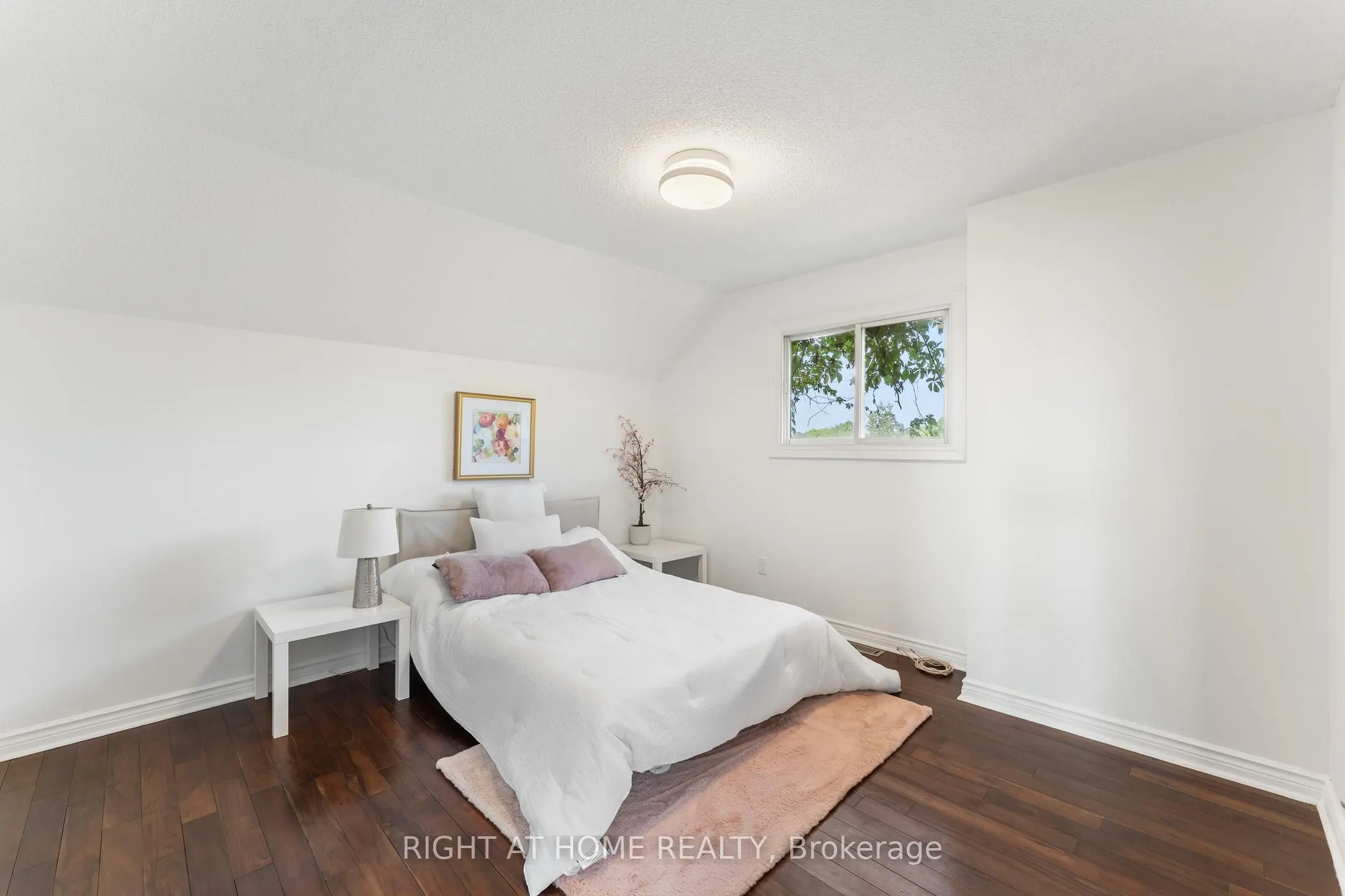1186 Glenashton Drive