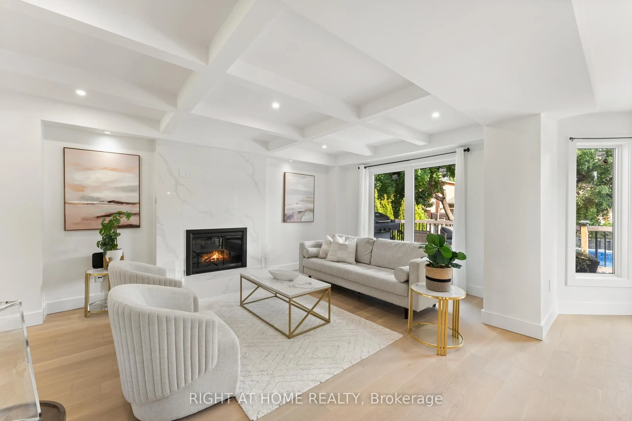 1186 Glenashton Drive