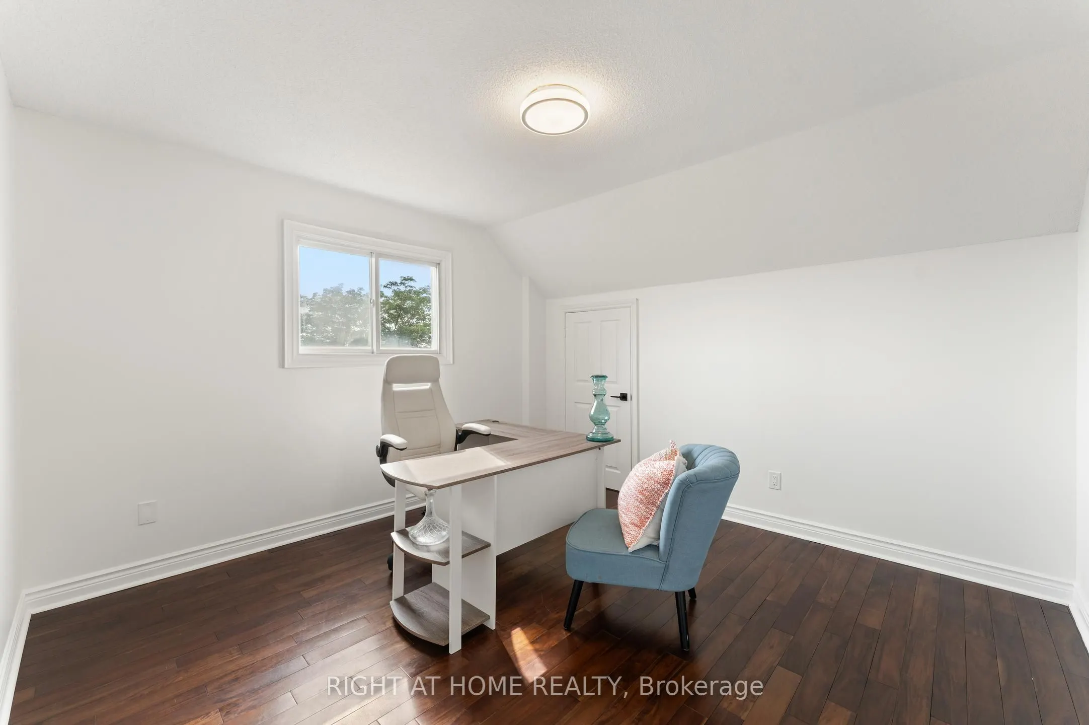 1186 Glenashton Drive