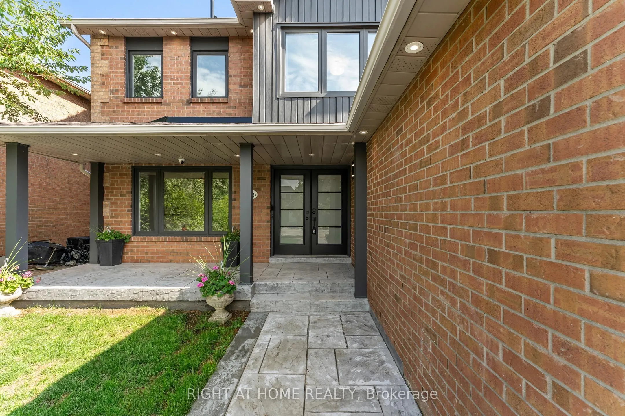 1186 Glenashton Drive