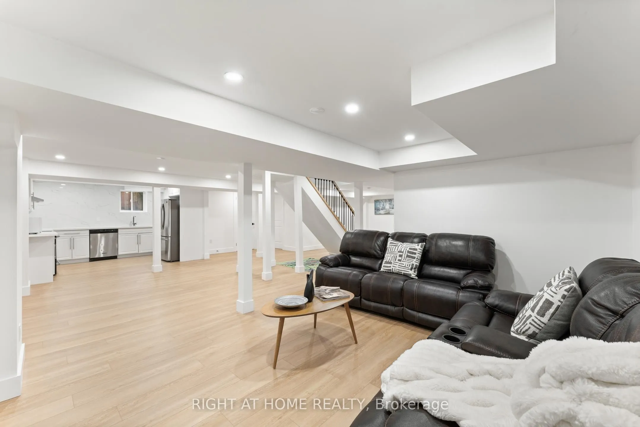 1186 Glenashton Drive