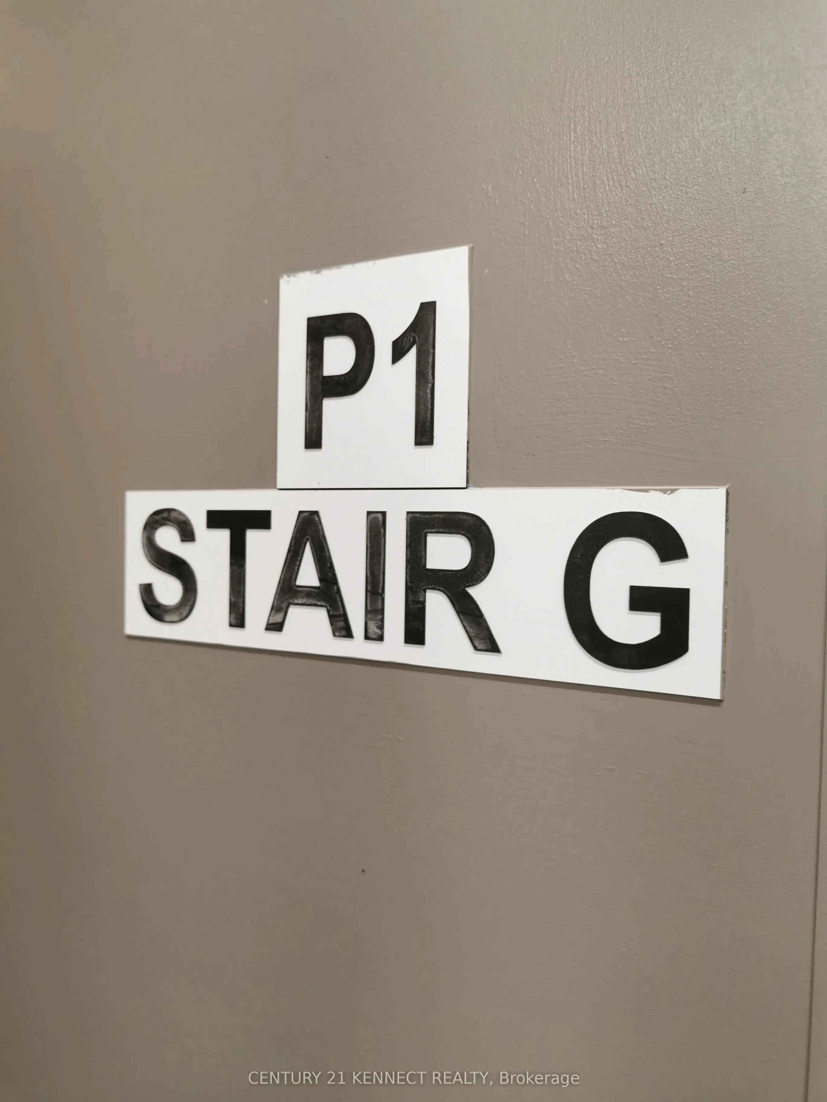 60 George Butchart Drive, #TH2
