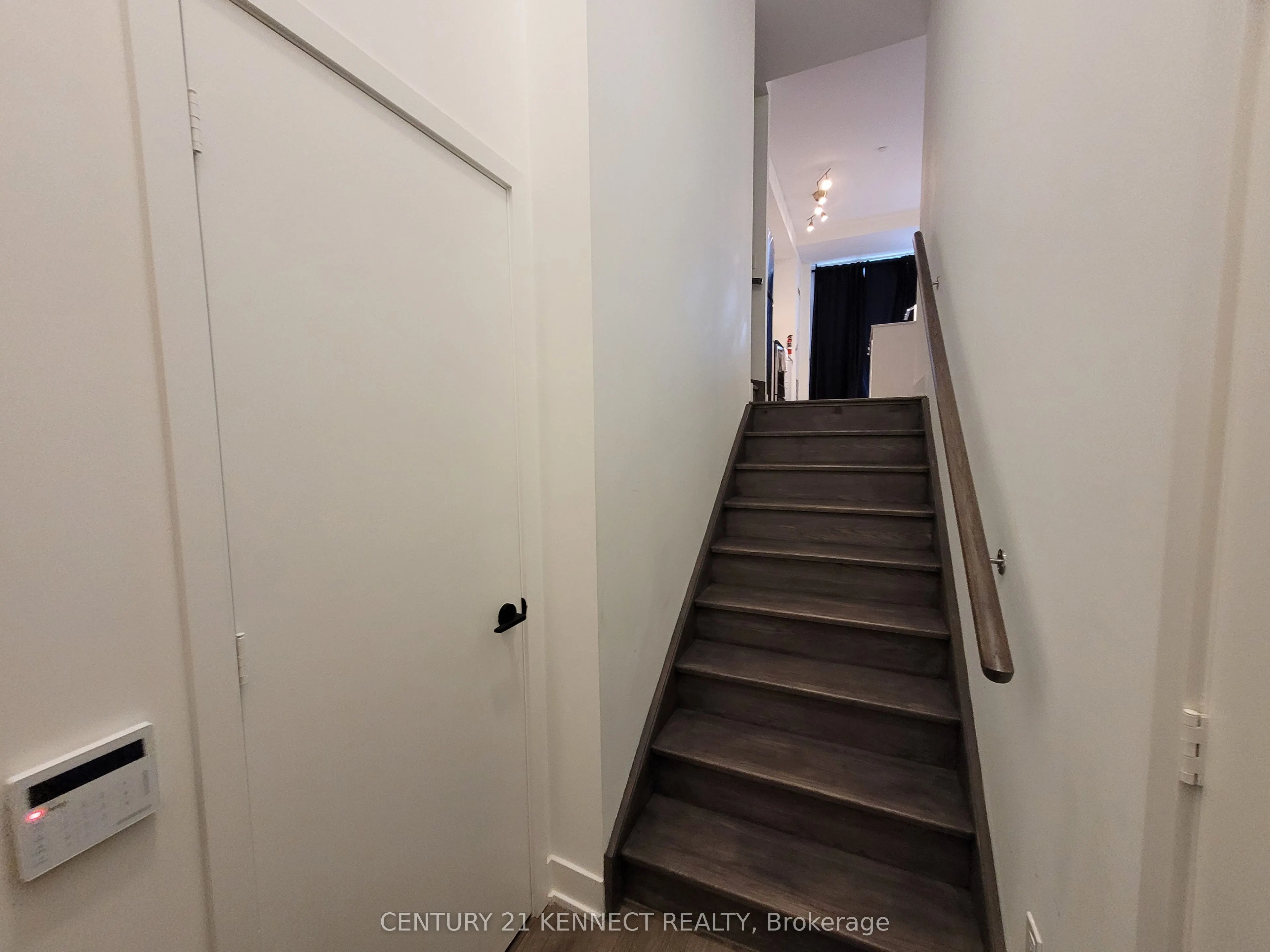 60 George Butchart Drive, #TH2