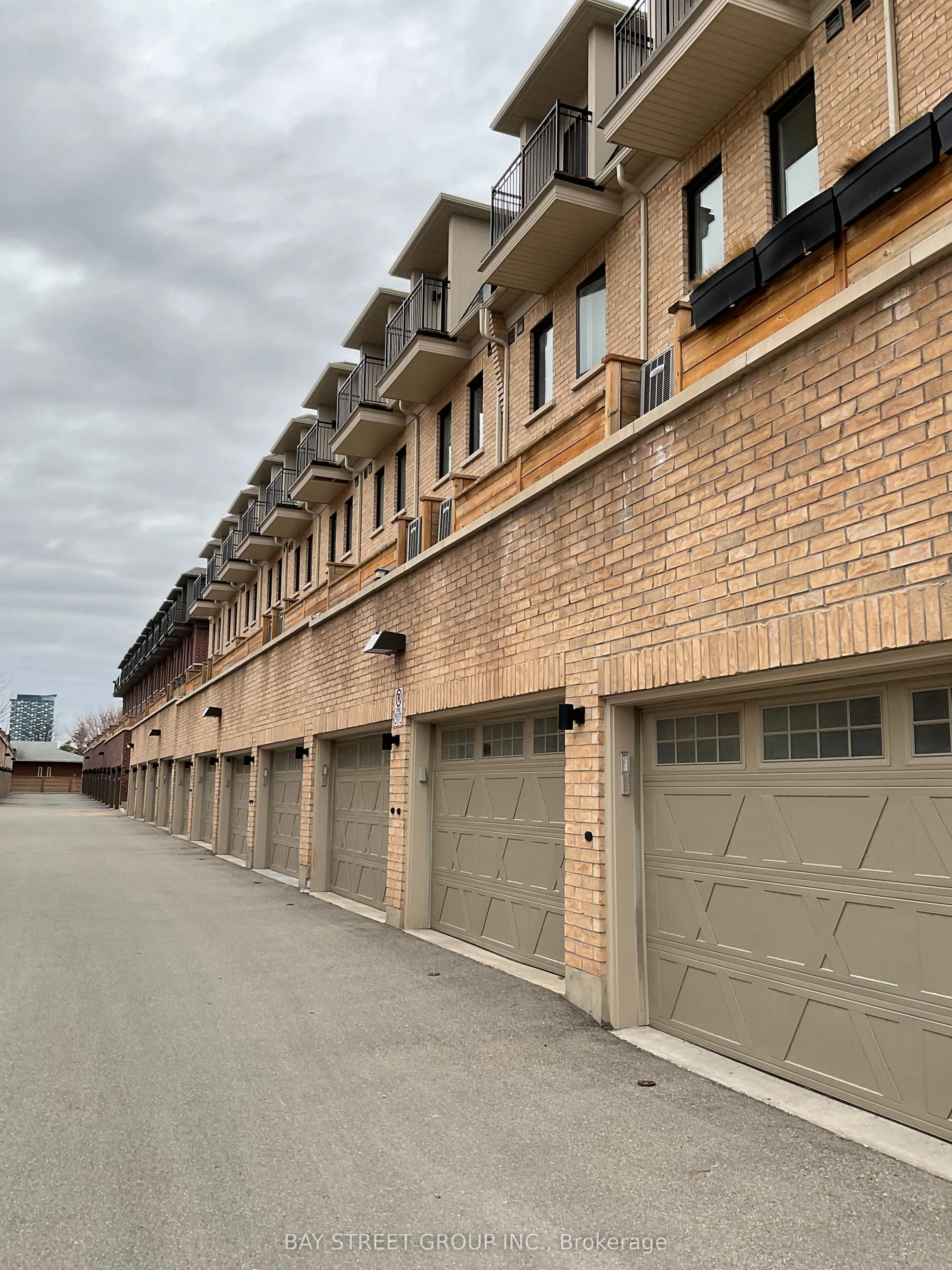 2172 Trafalgar Road, ##14