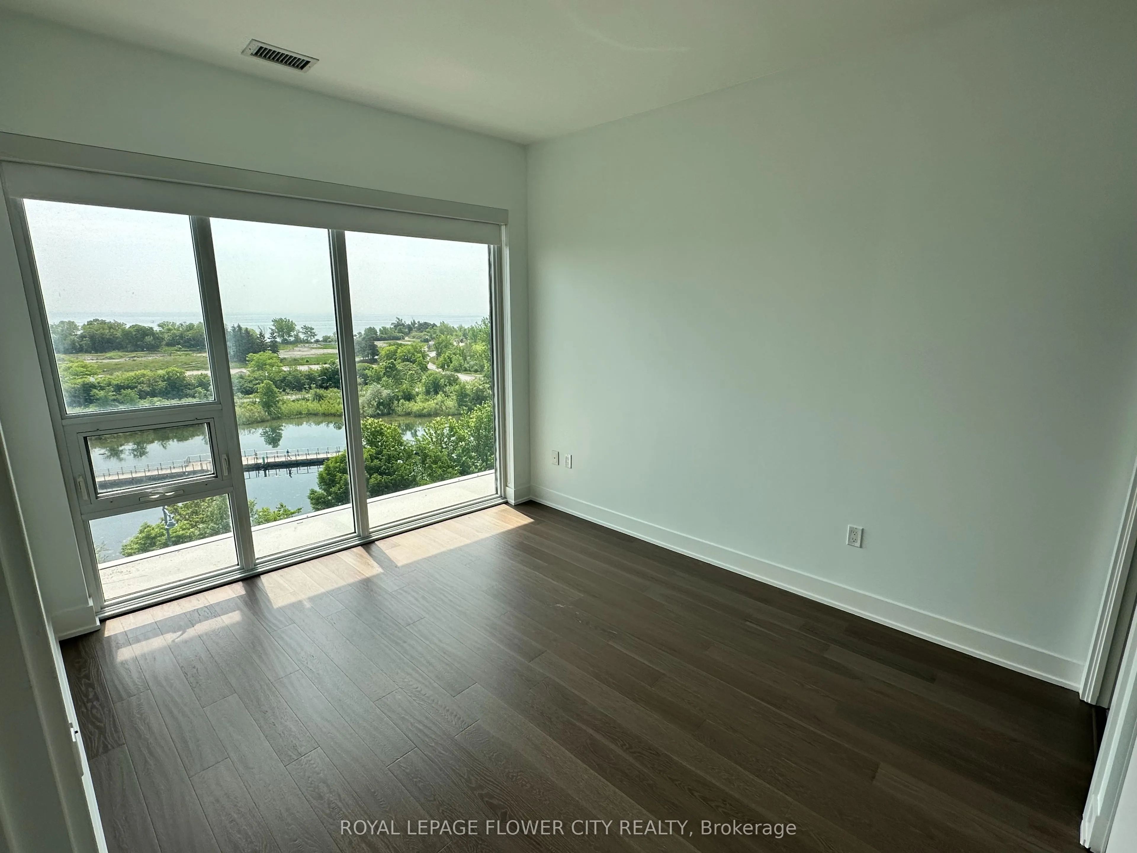 20 Shore Breeze Drive, #511