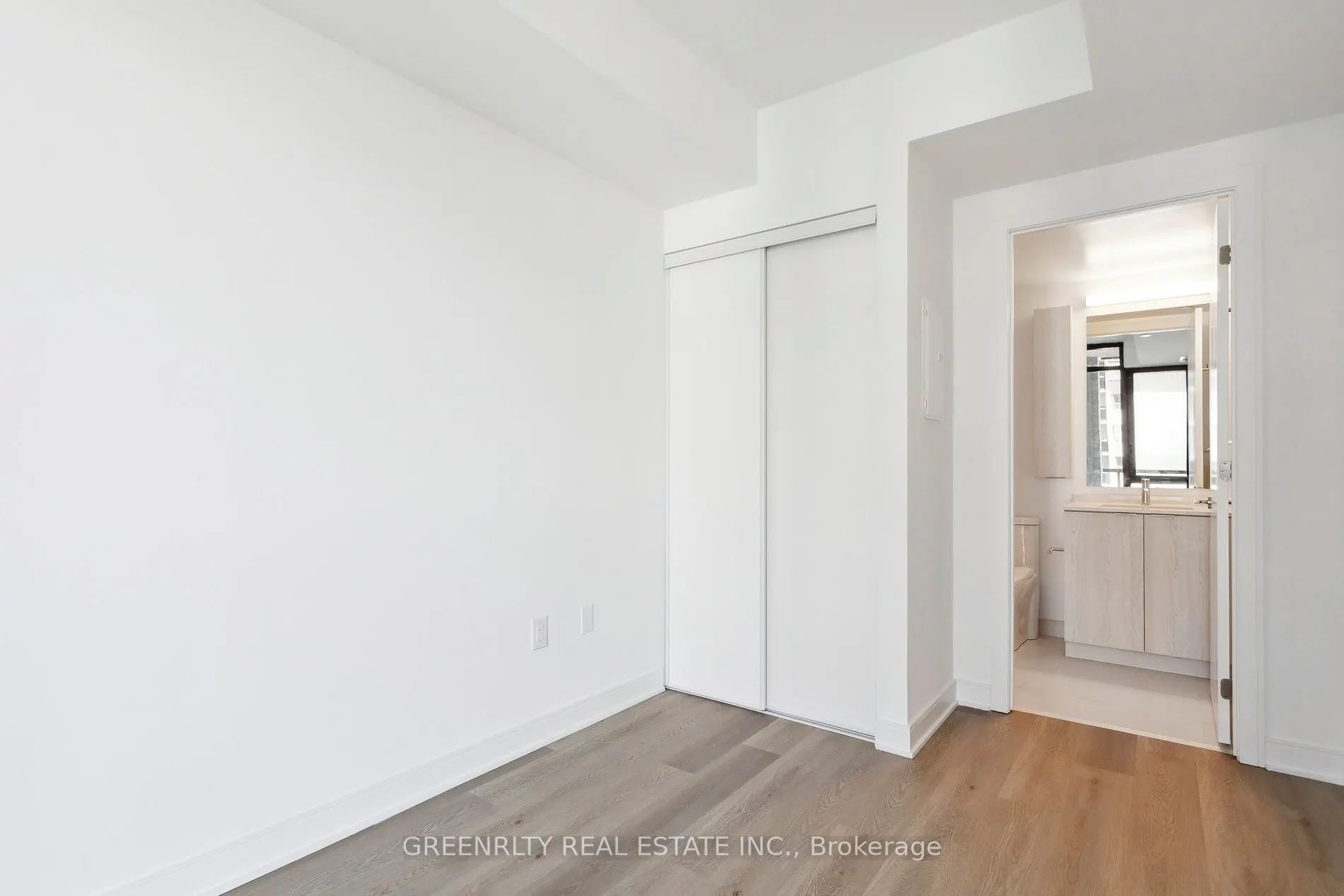 86 Dundas Street E, #511