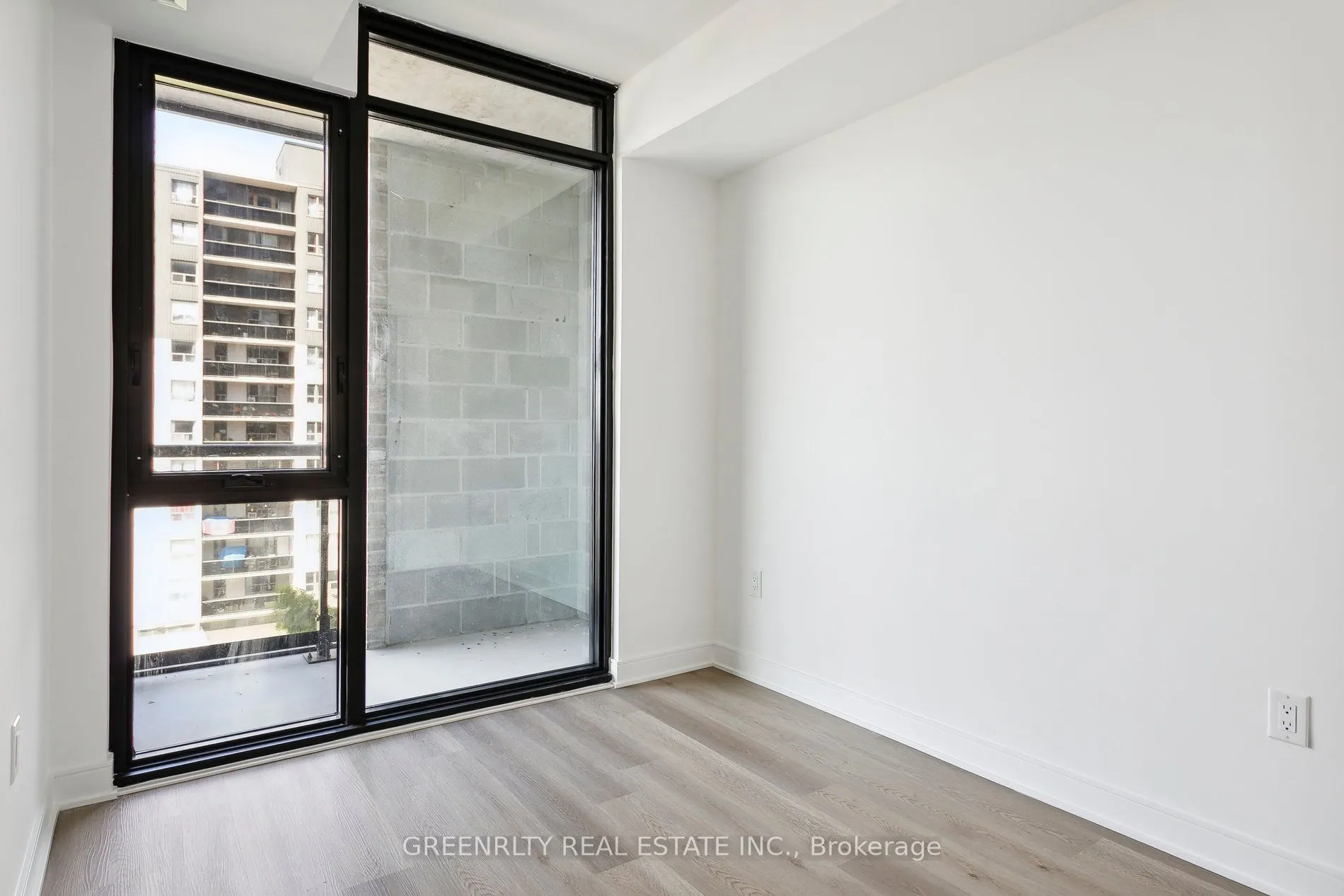 86 Dundas Street E, #511