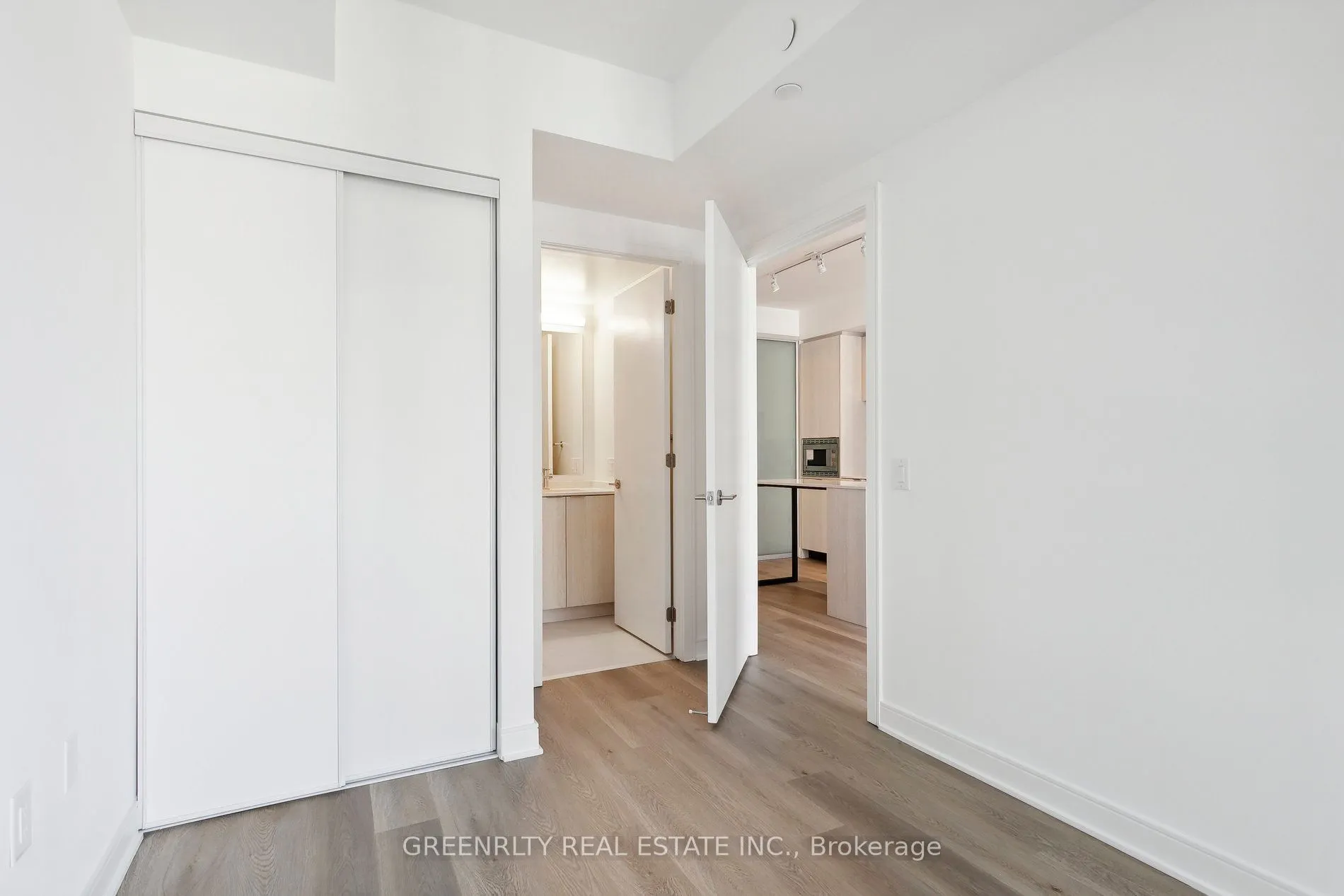 86 Dundas Street E, #511