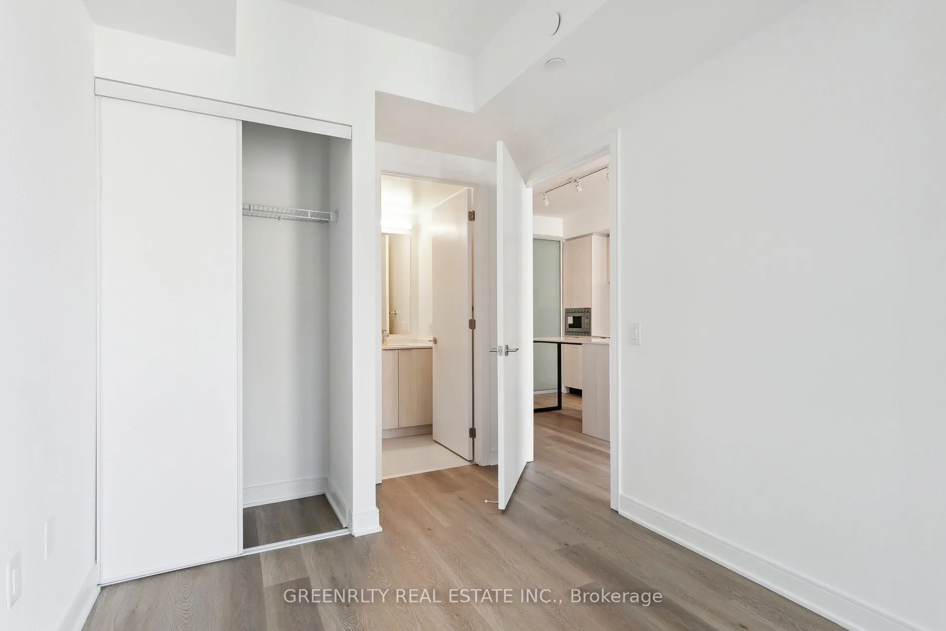 86 Dundas Street E, #511