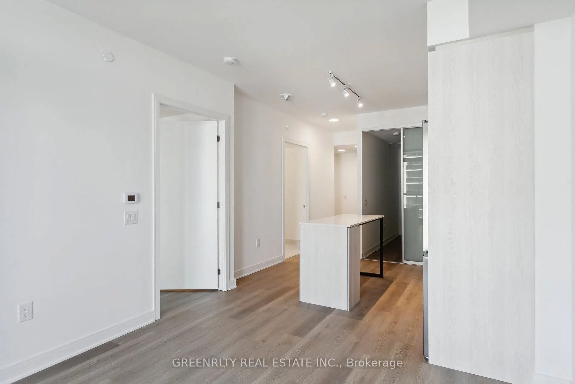 86 Dundas Street E, #511
