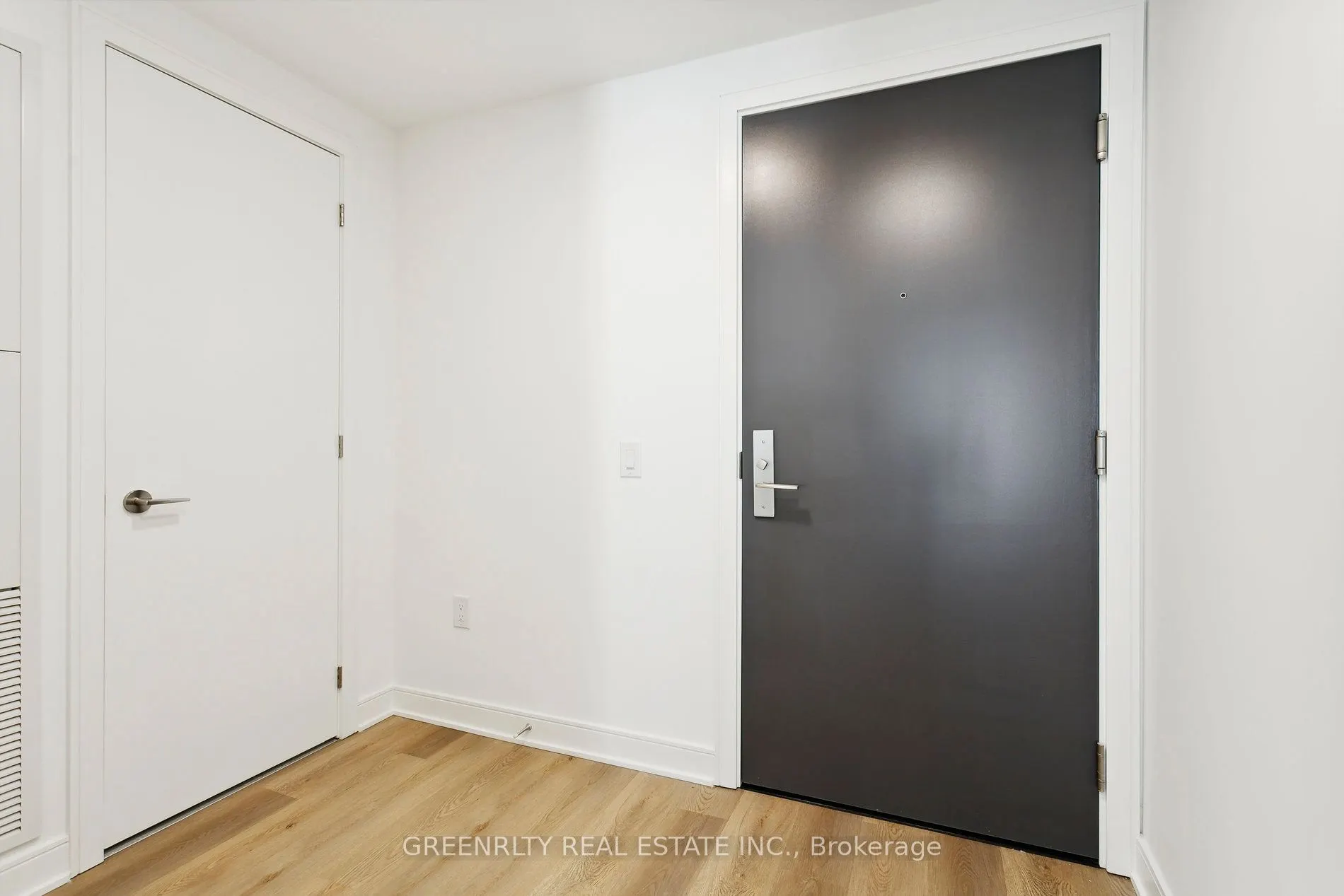 86 Dundas Street E, #511
