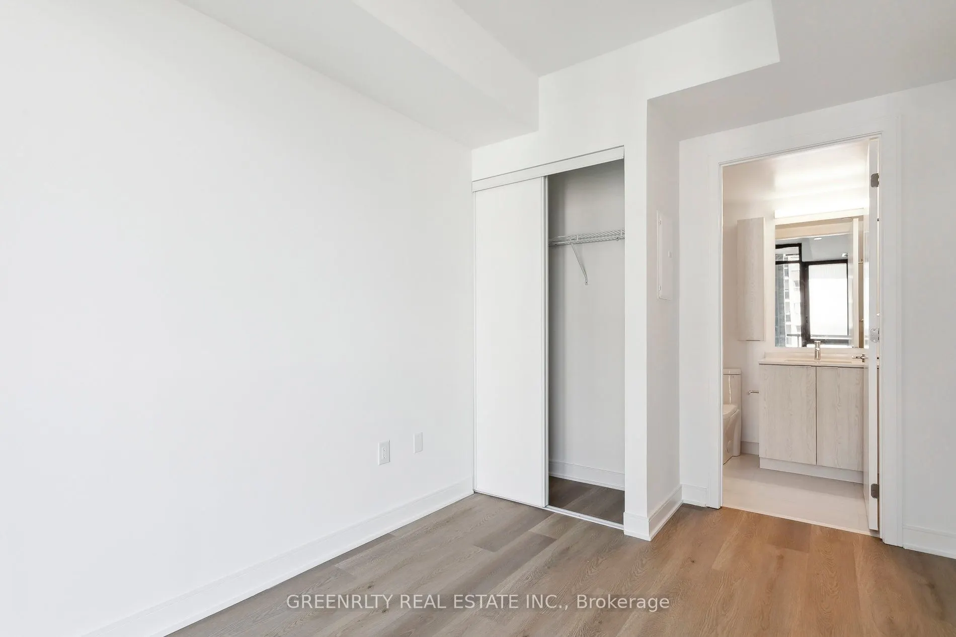 86 Dundas Street E, #511