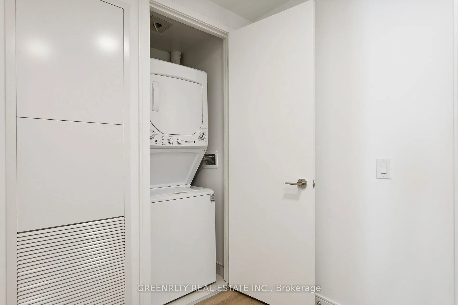 86 Dundas Street E, #511