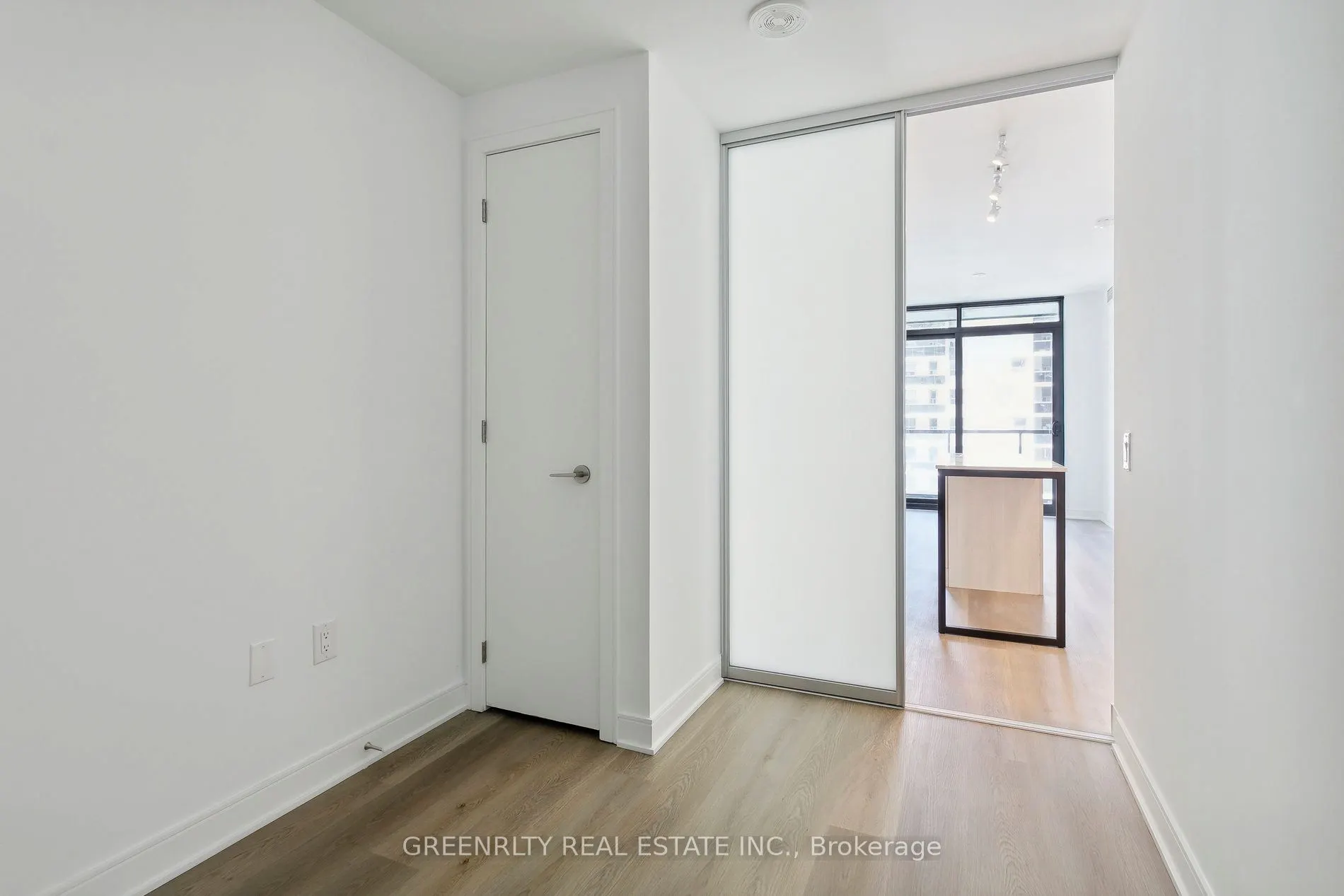 86 Dundas Street E, #511