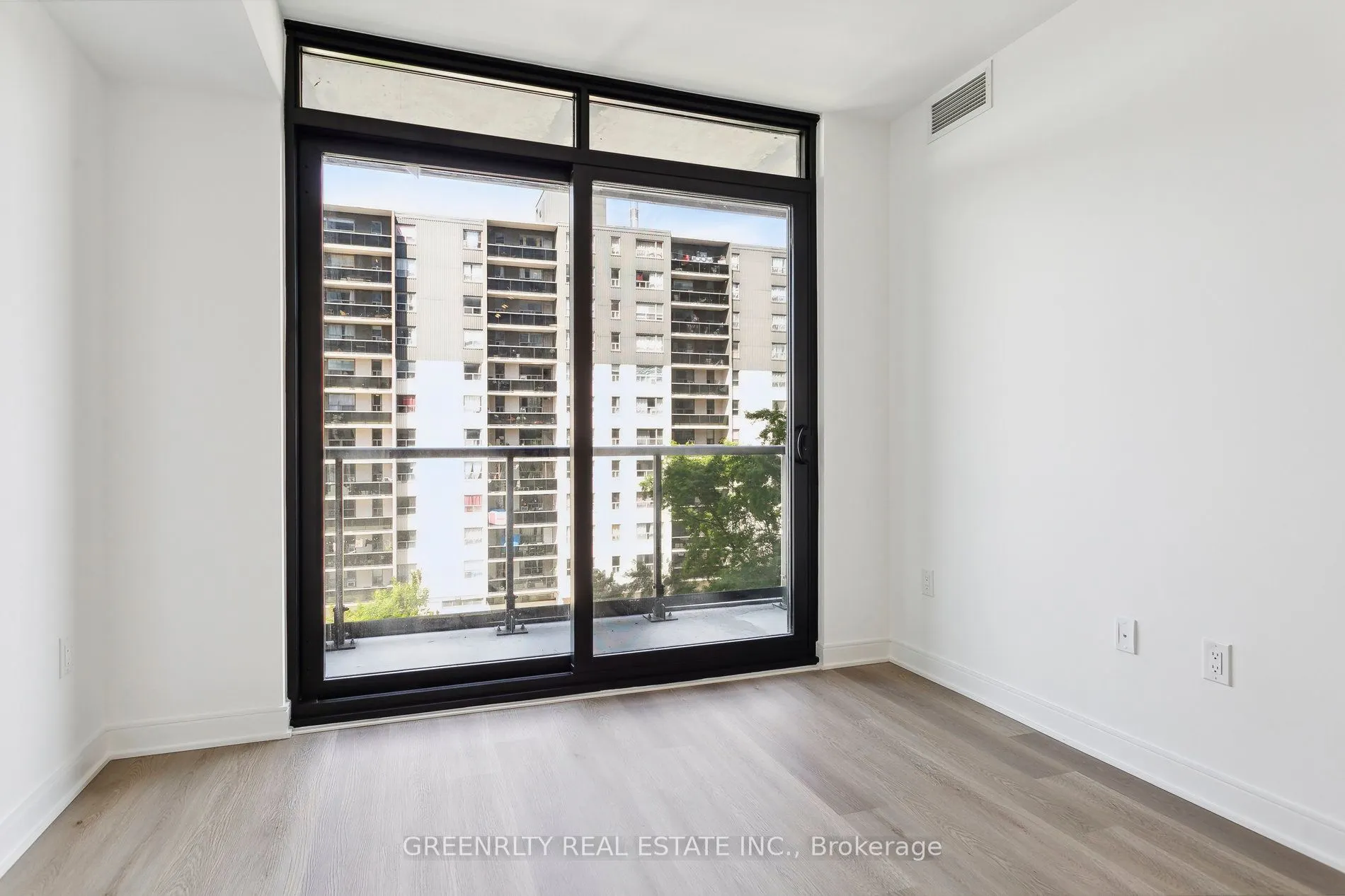 86 Dundas Street E, #511