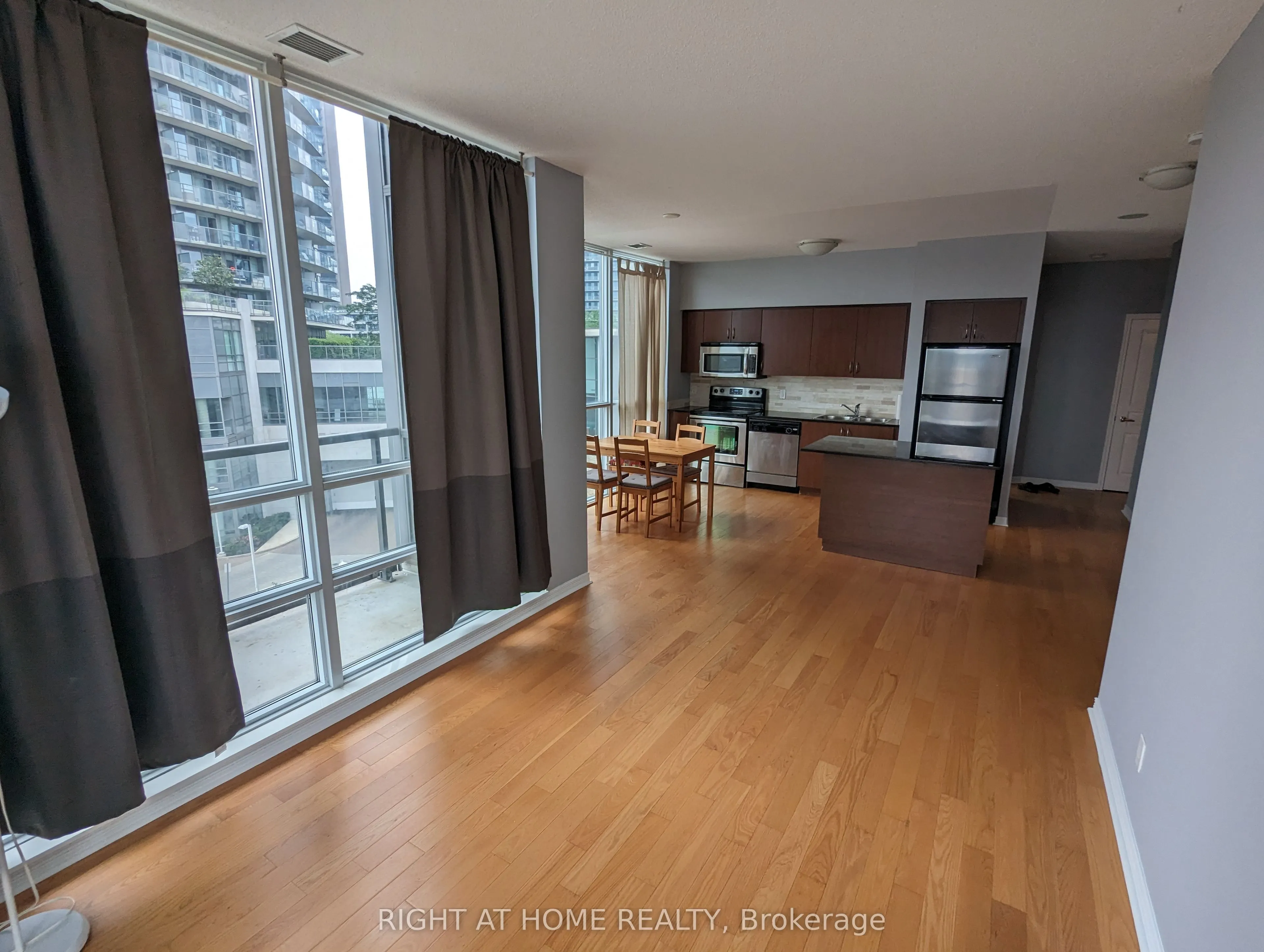 2240 Lakeshore Boulevard W, #304