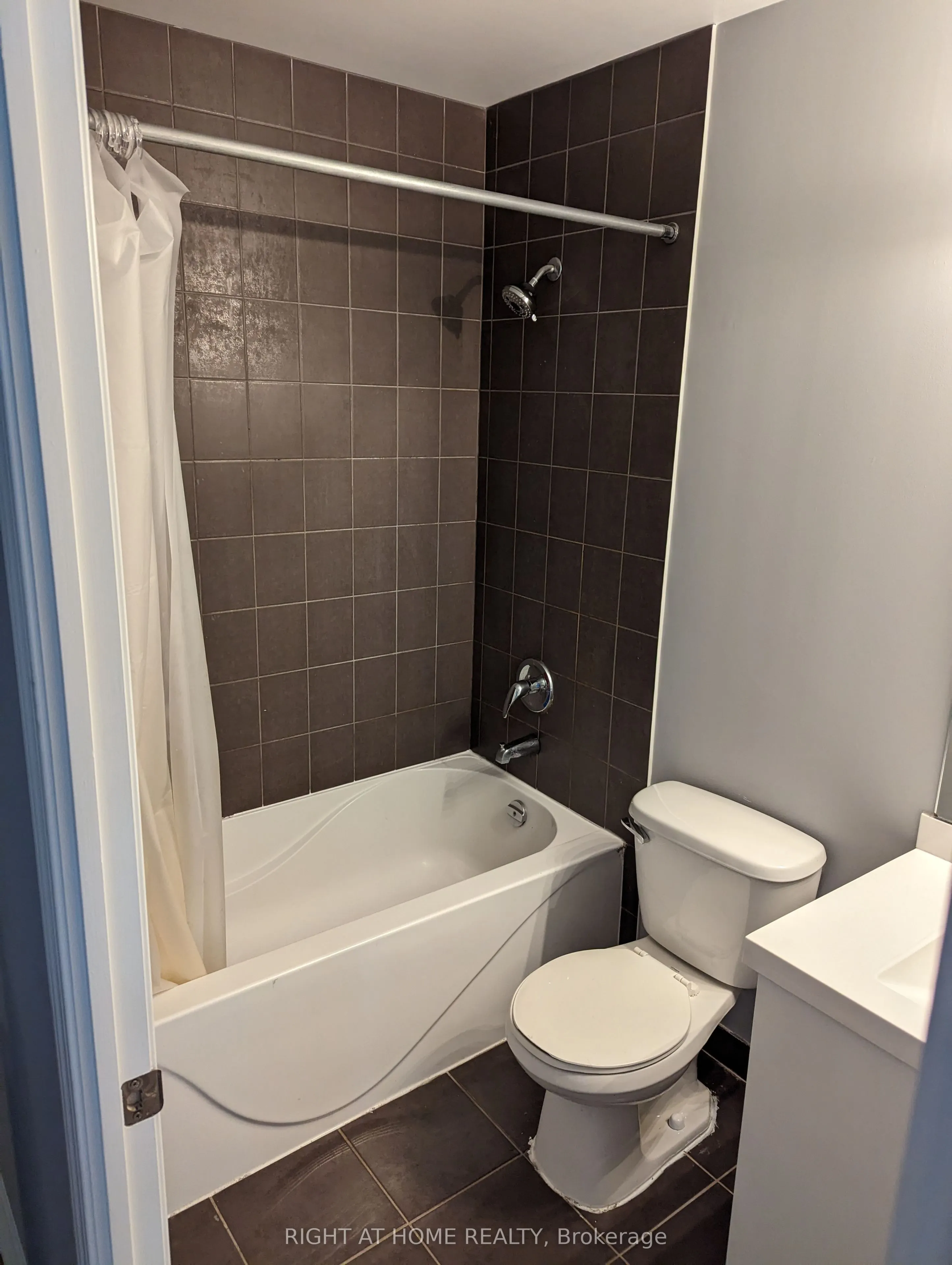 2240 Lakeshore Boulevard W, #304