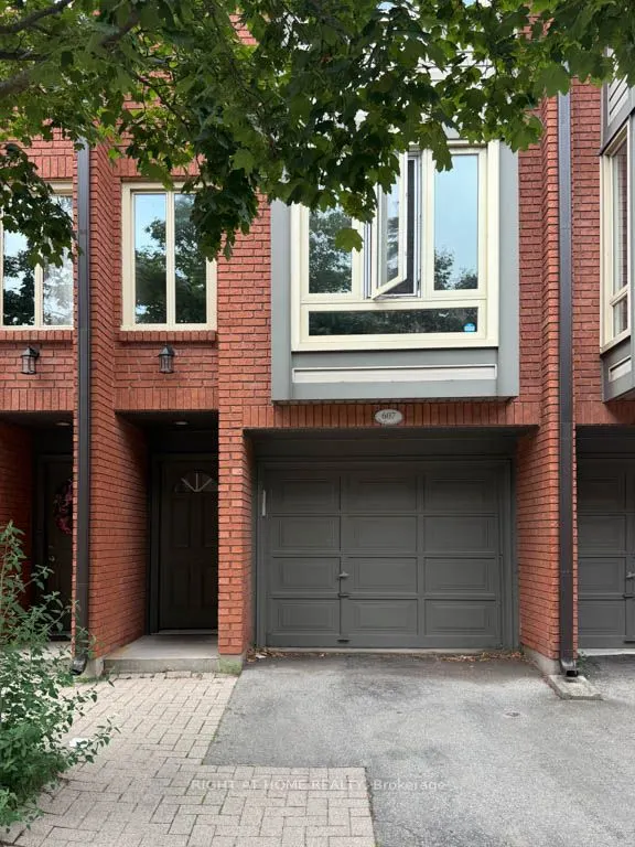 895 Maple Avenue, #607