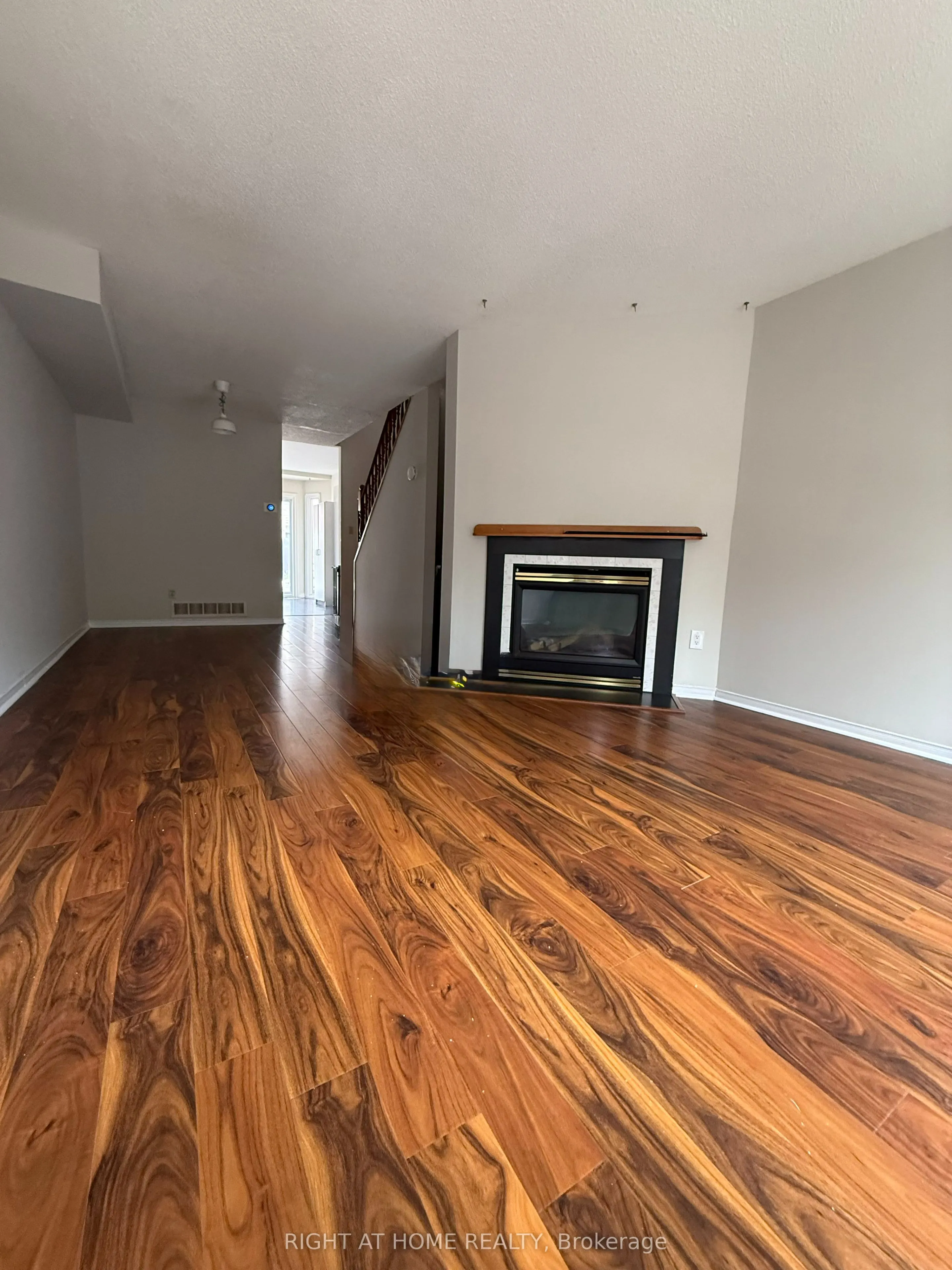 895 Maple Avenue, #607