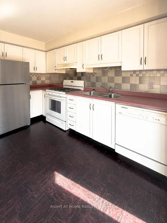 895 Maple Avenue, #607