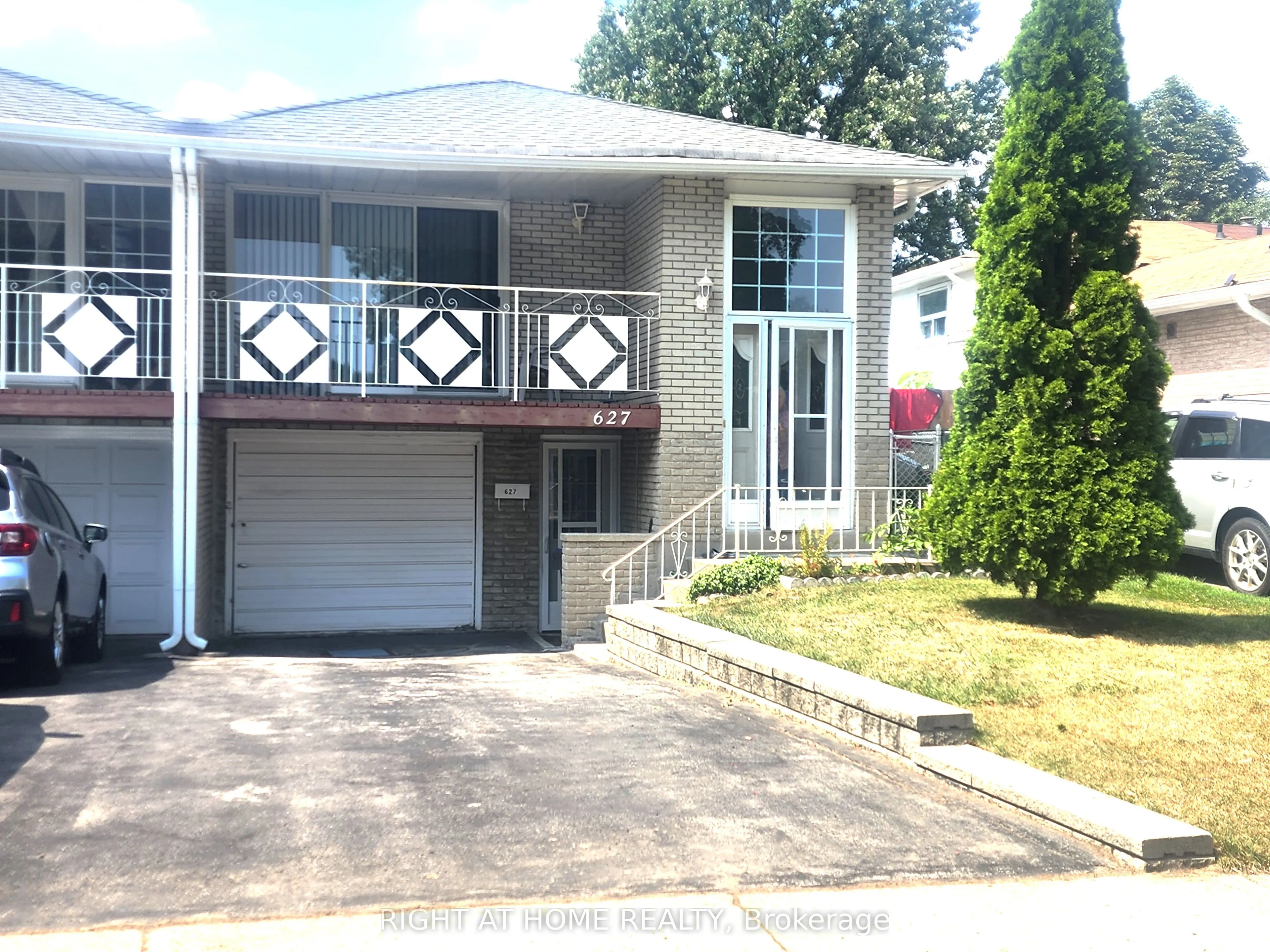 627 Green Meadow Crescent