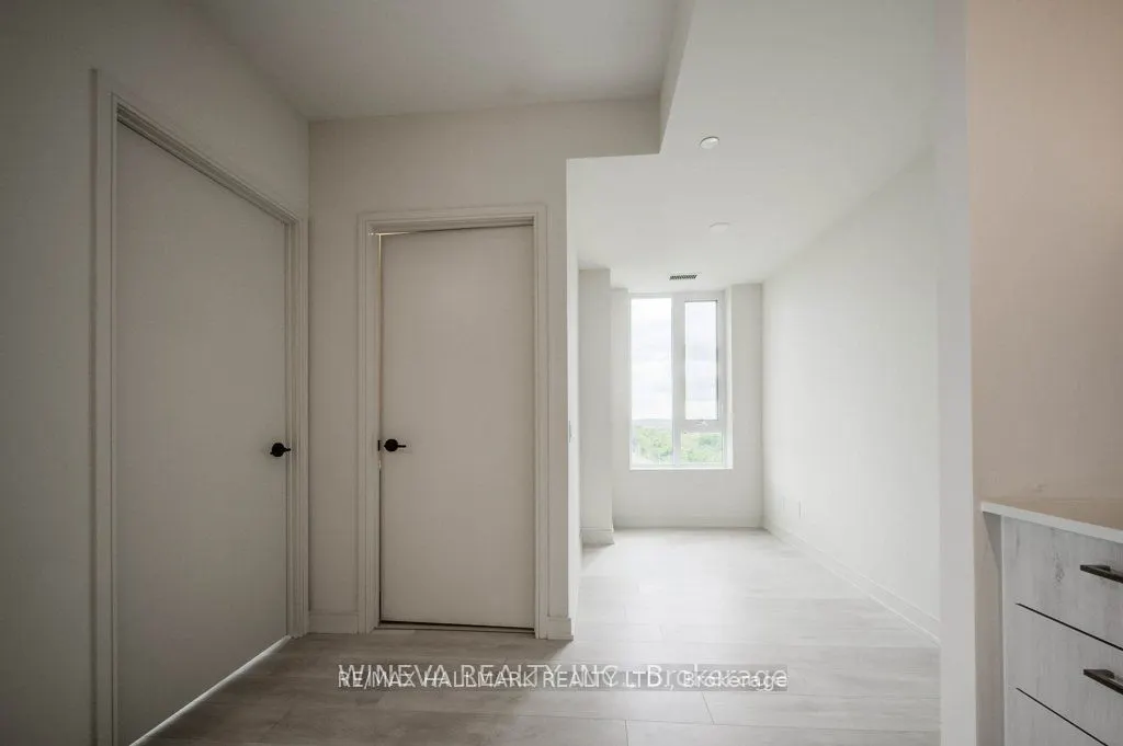 8010 Derry Road W, #1002