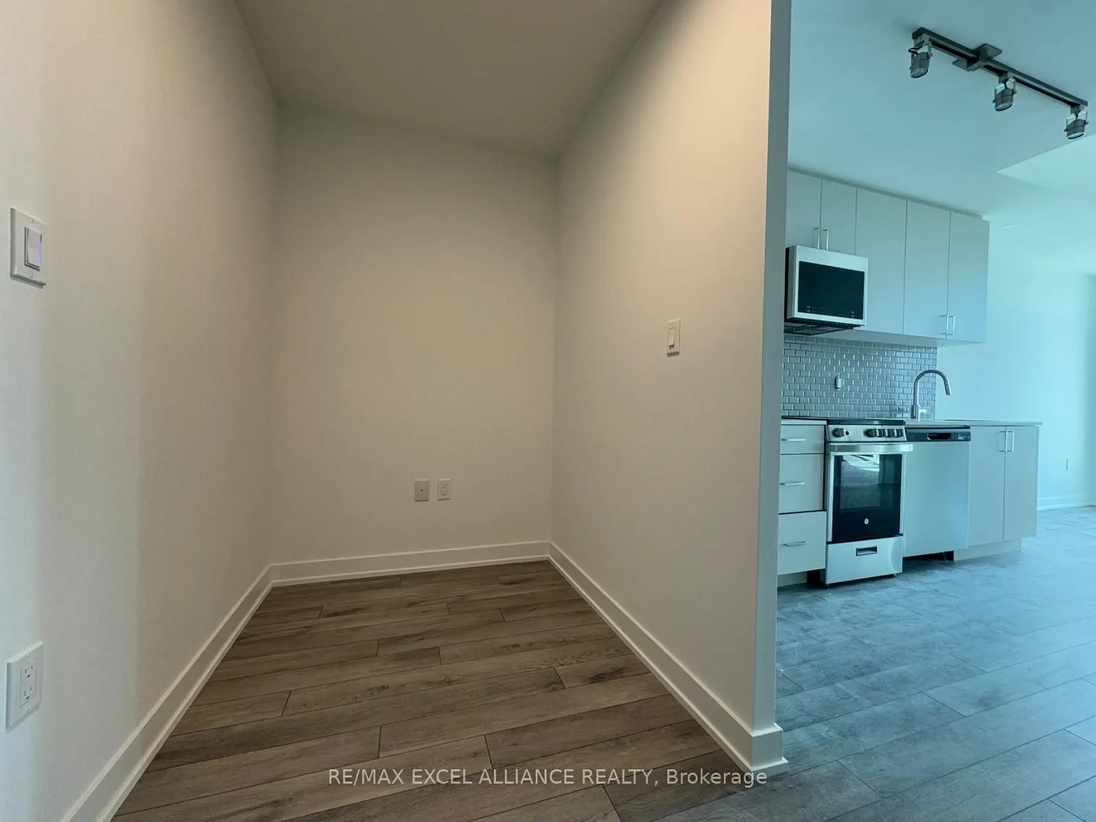 1005 Dundas Street E, #733