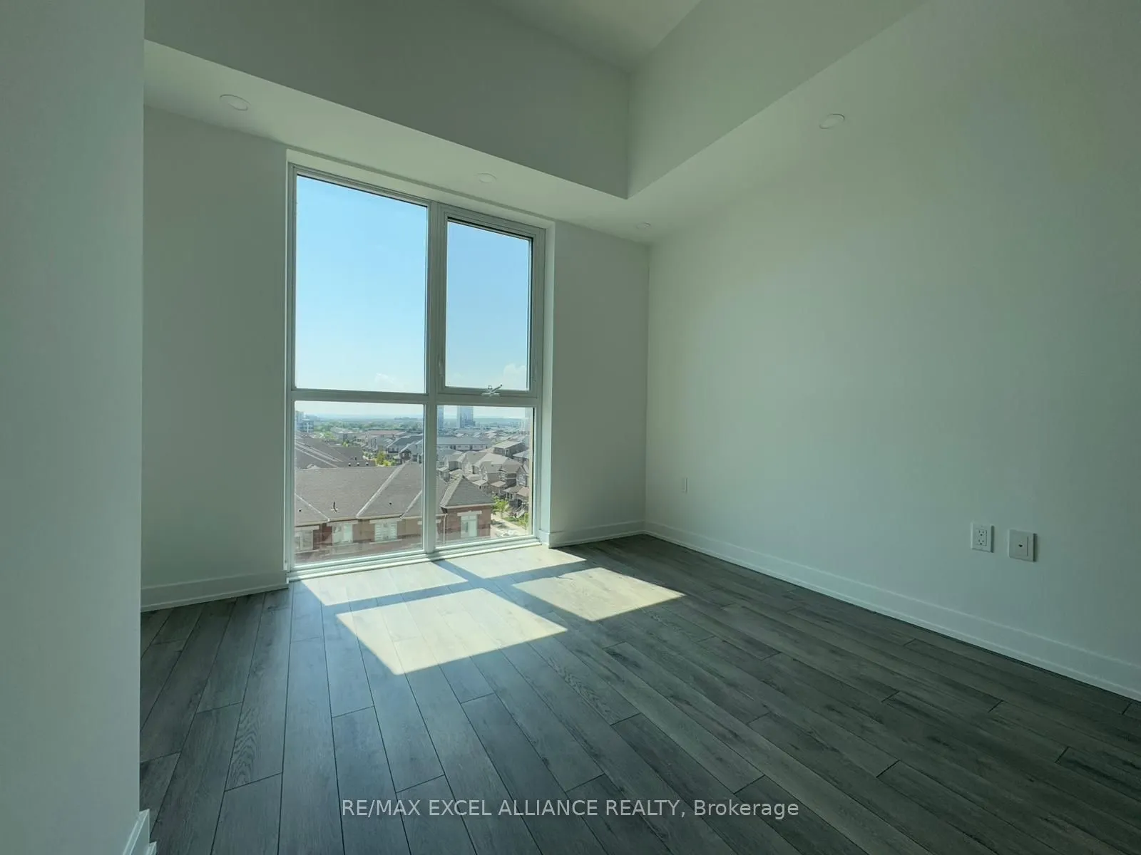 1005 Dundas Street E, #733