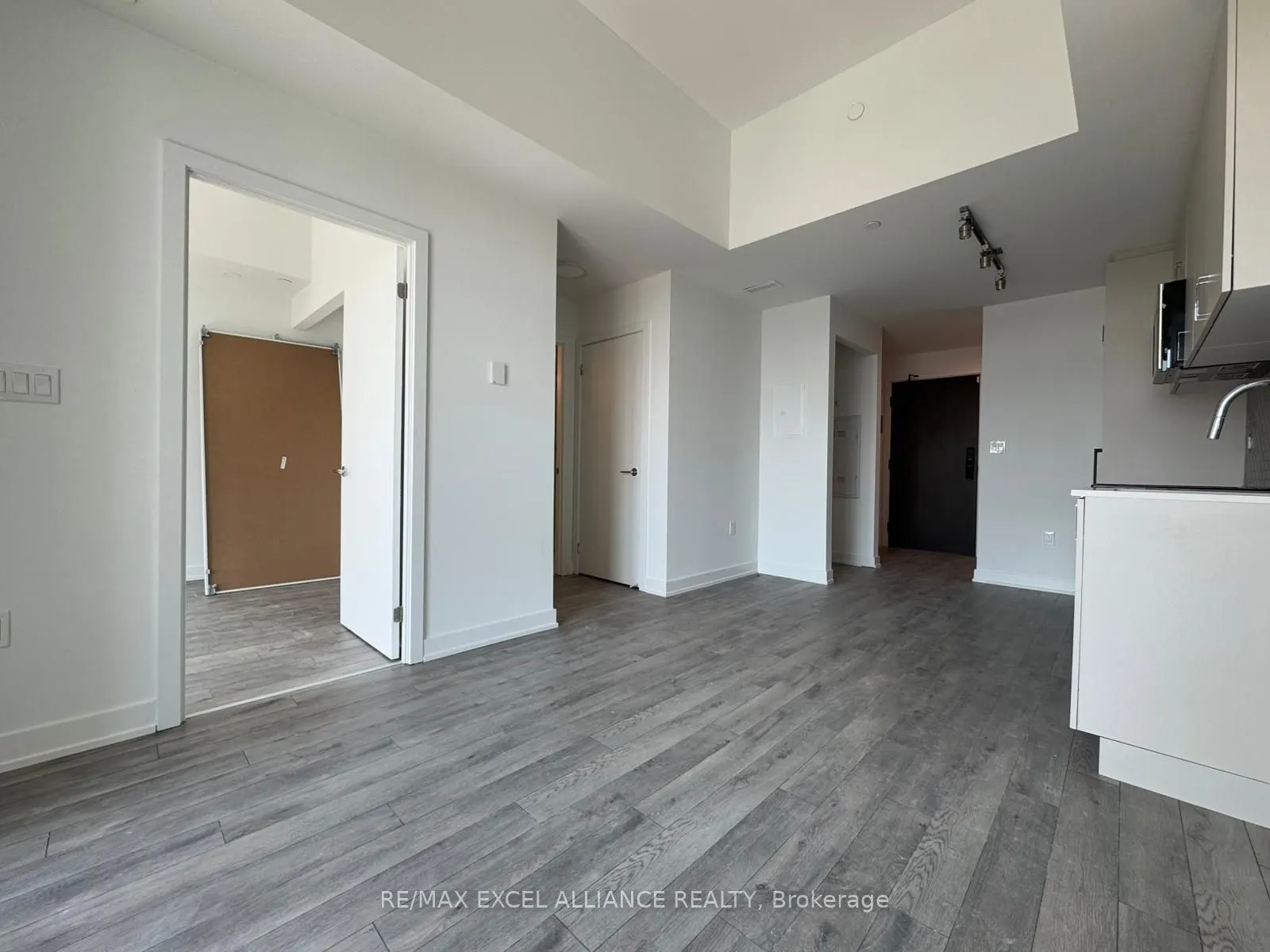 1005 Dundas Street E, #733