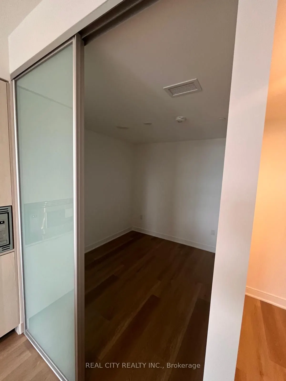 86 Dundas Street, #1005