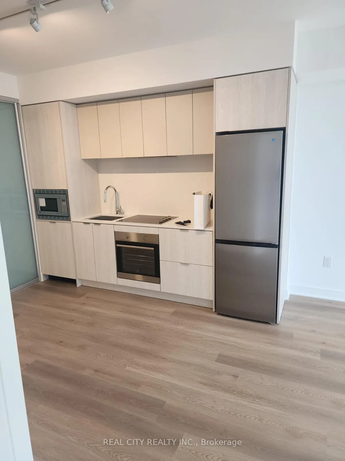 86 Dundas Street, #1005