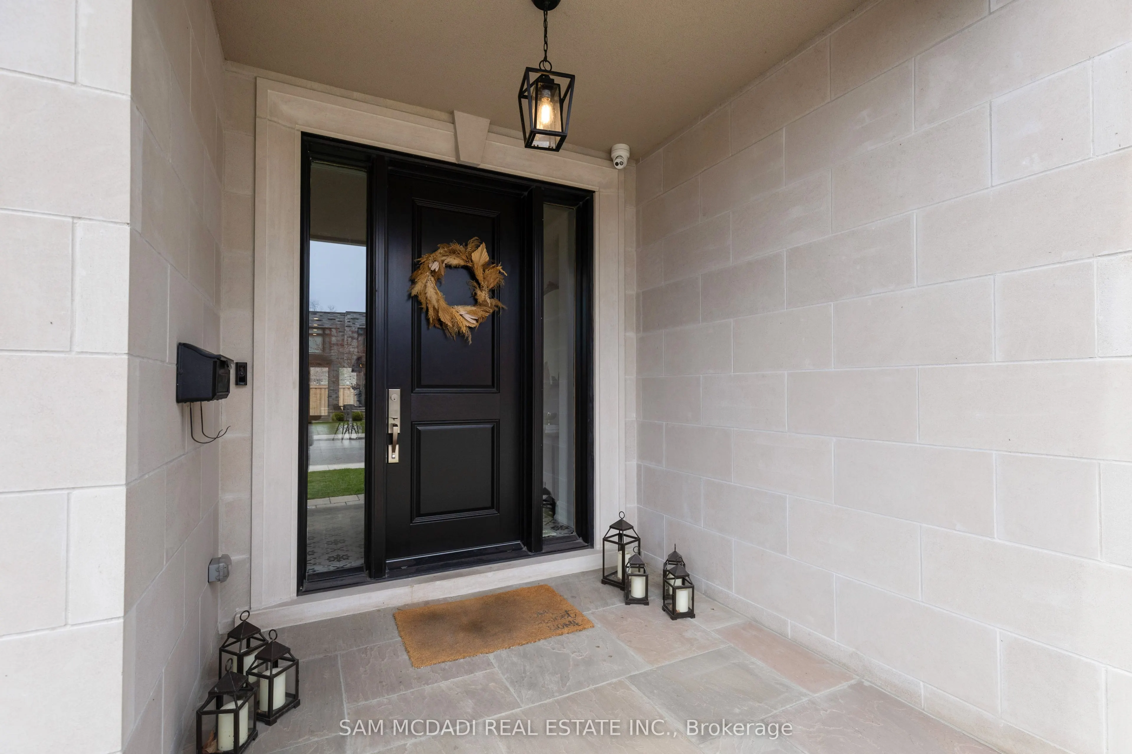 4 Iroquois Avenue