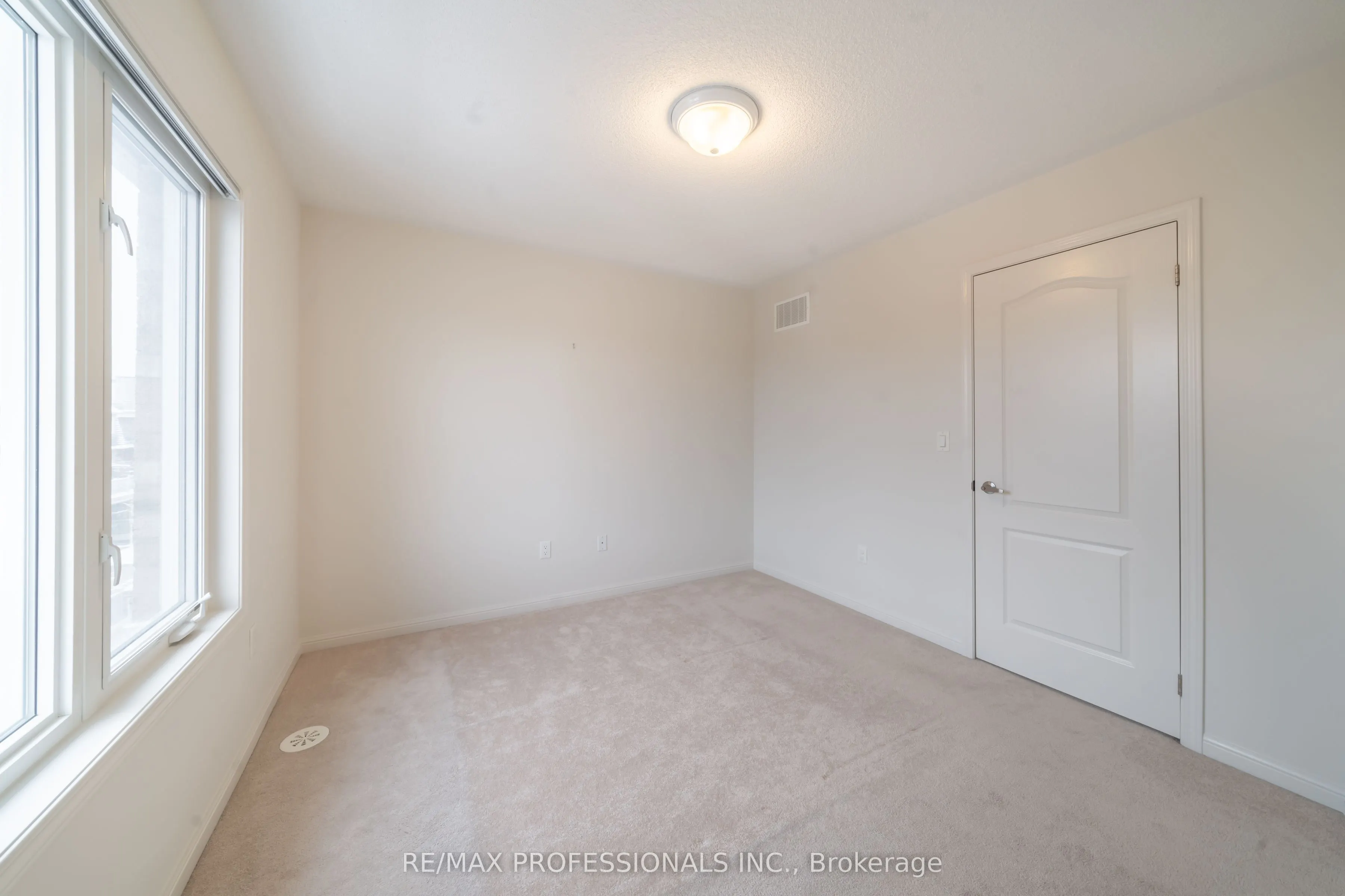 3135 Boxford Crescent, #7