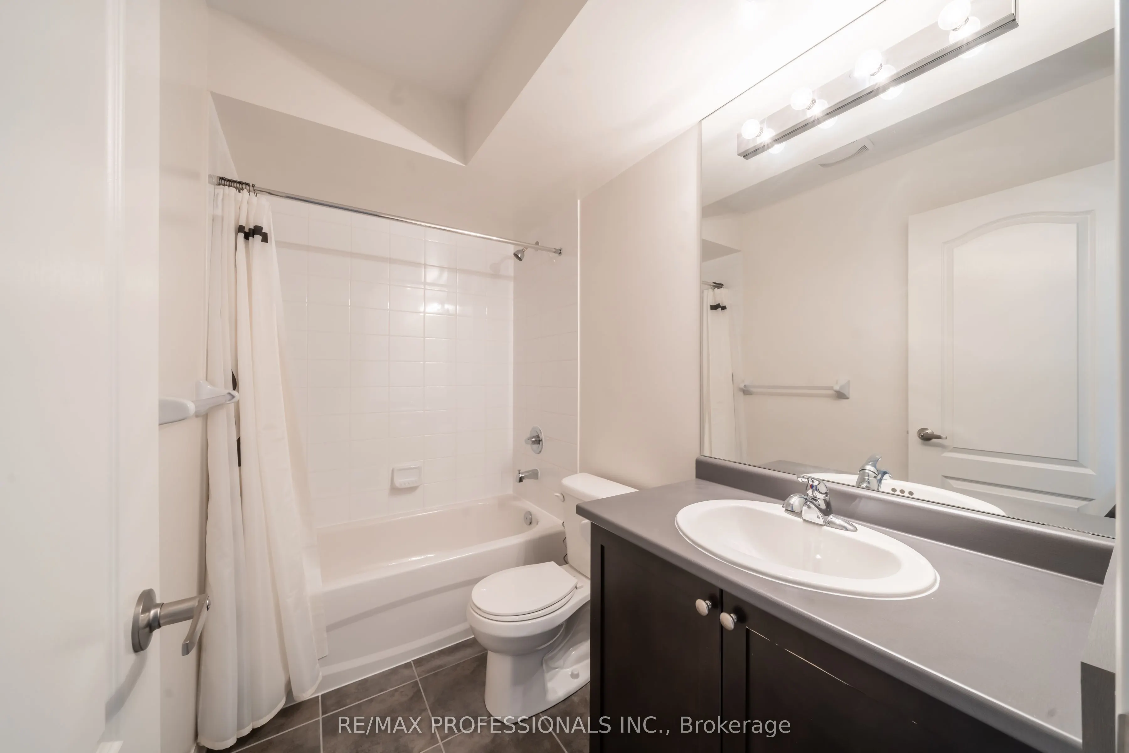 3135 Boxford Crescent, #7