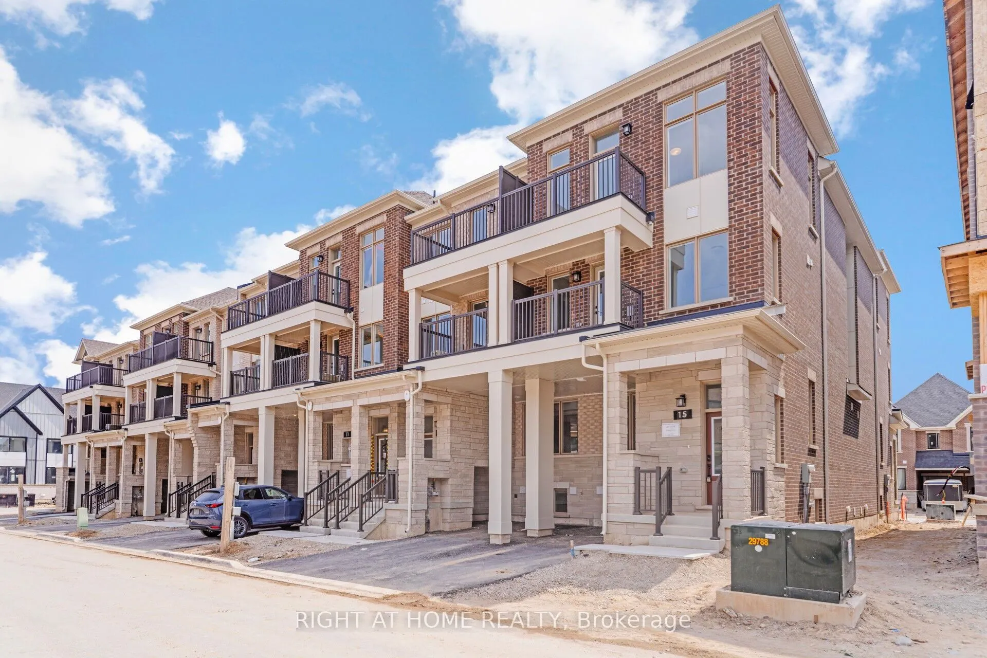 15 KINGS HILL Drive