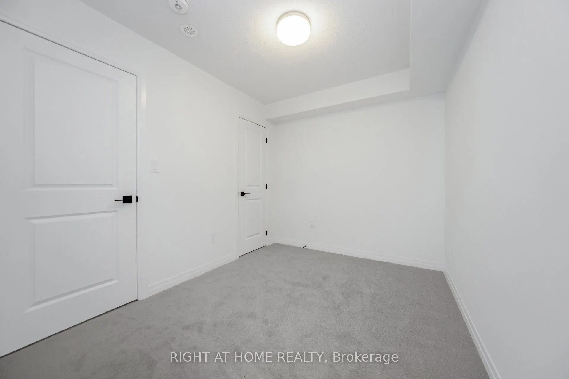 15 KINGS HILL Drive