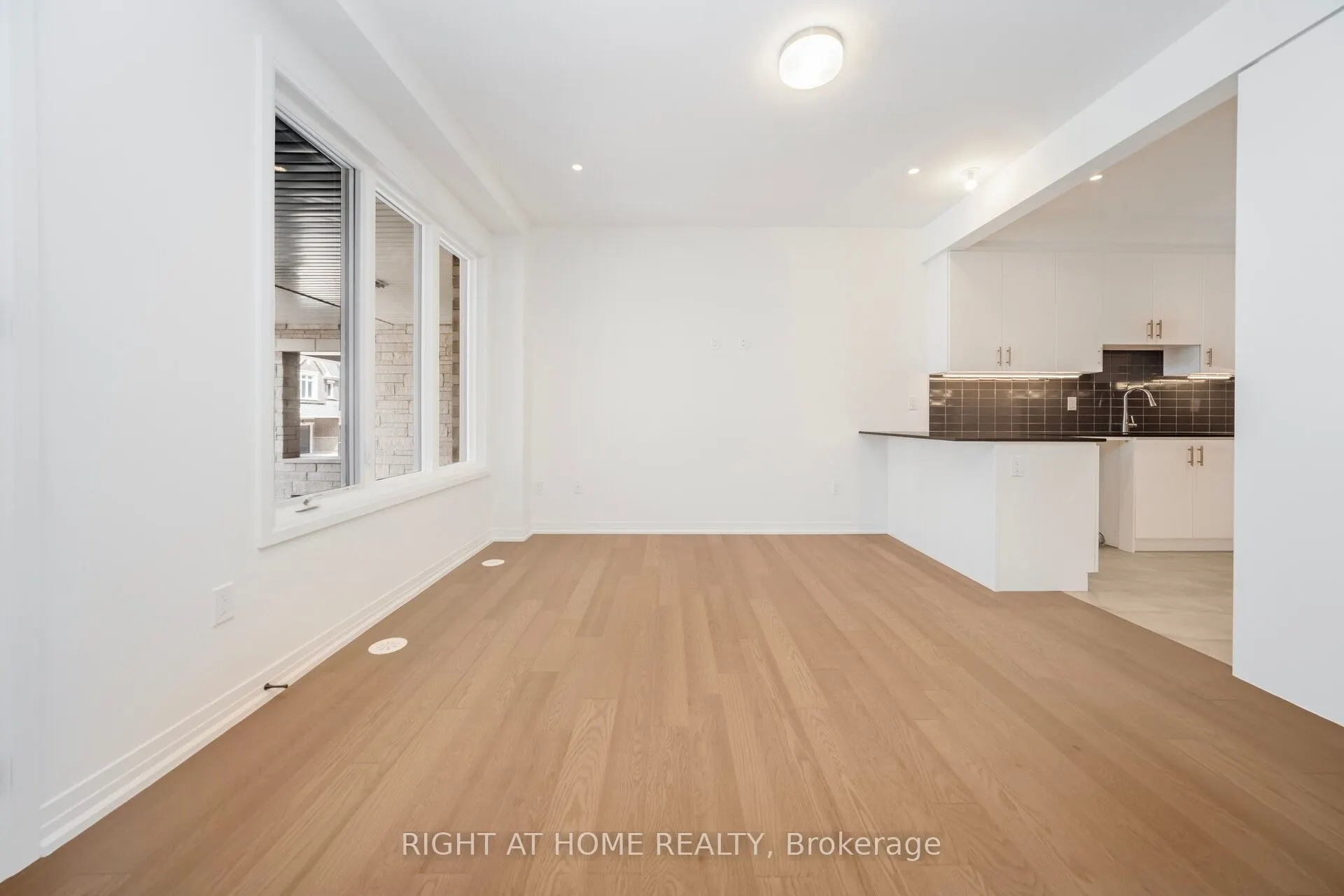 15 KINGS HILL Drive
