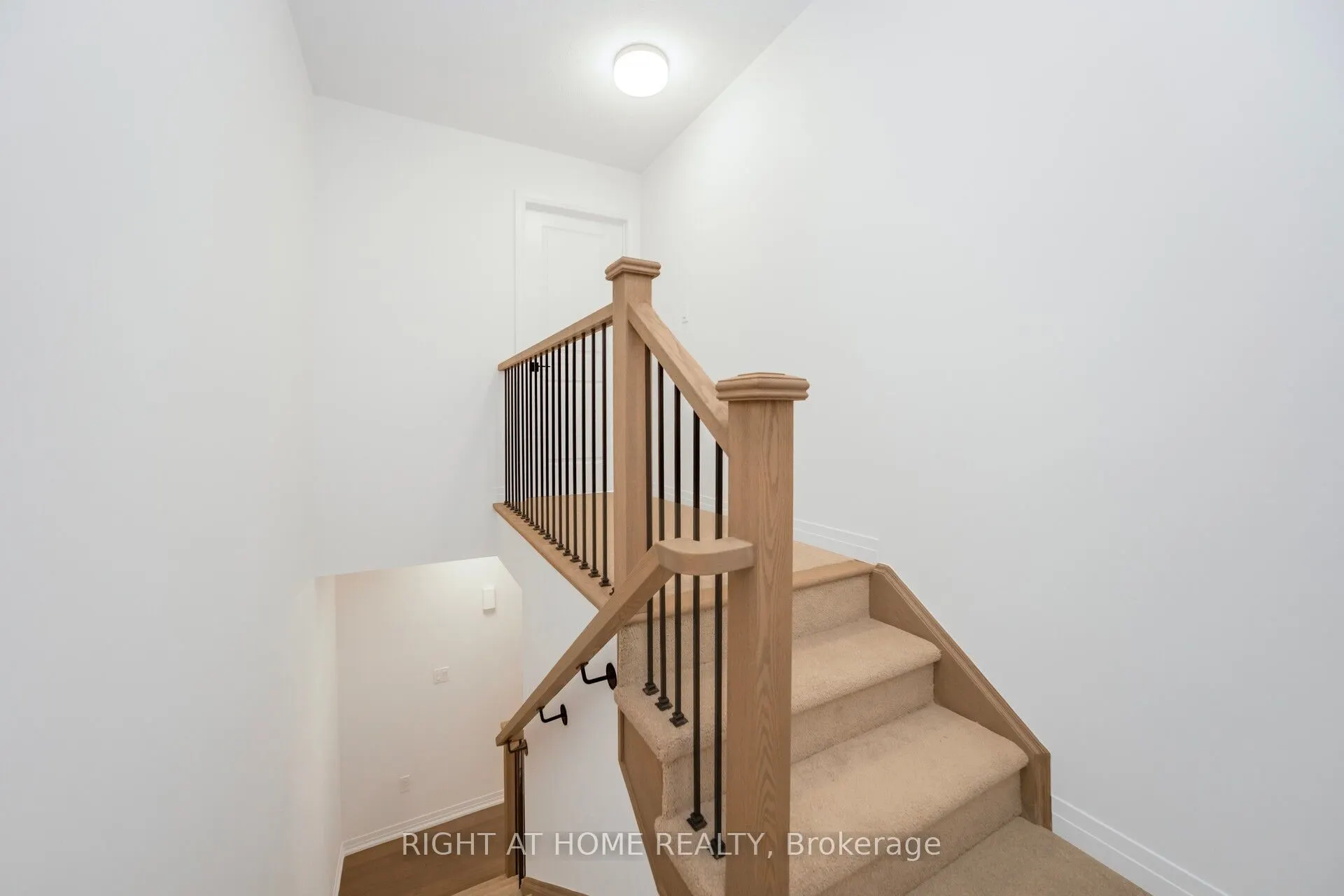 15 KINGS HILL Drive