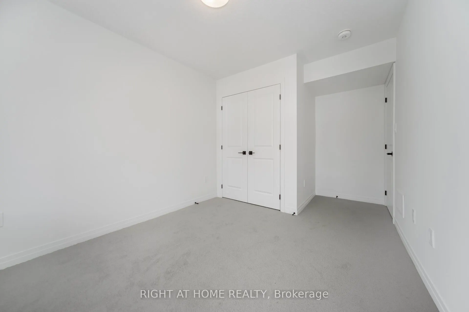 15 KINGS HILL Drive