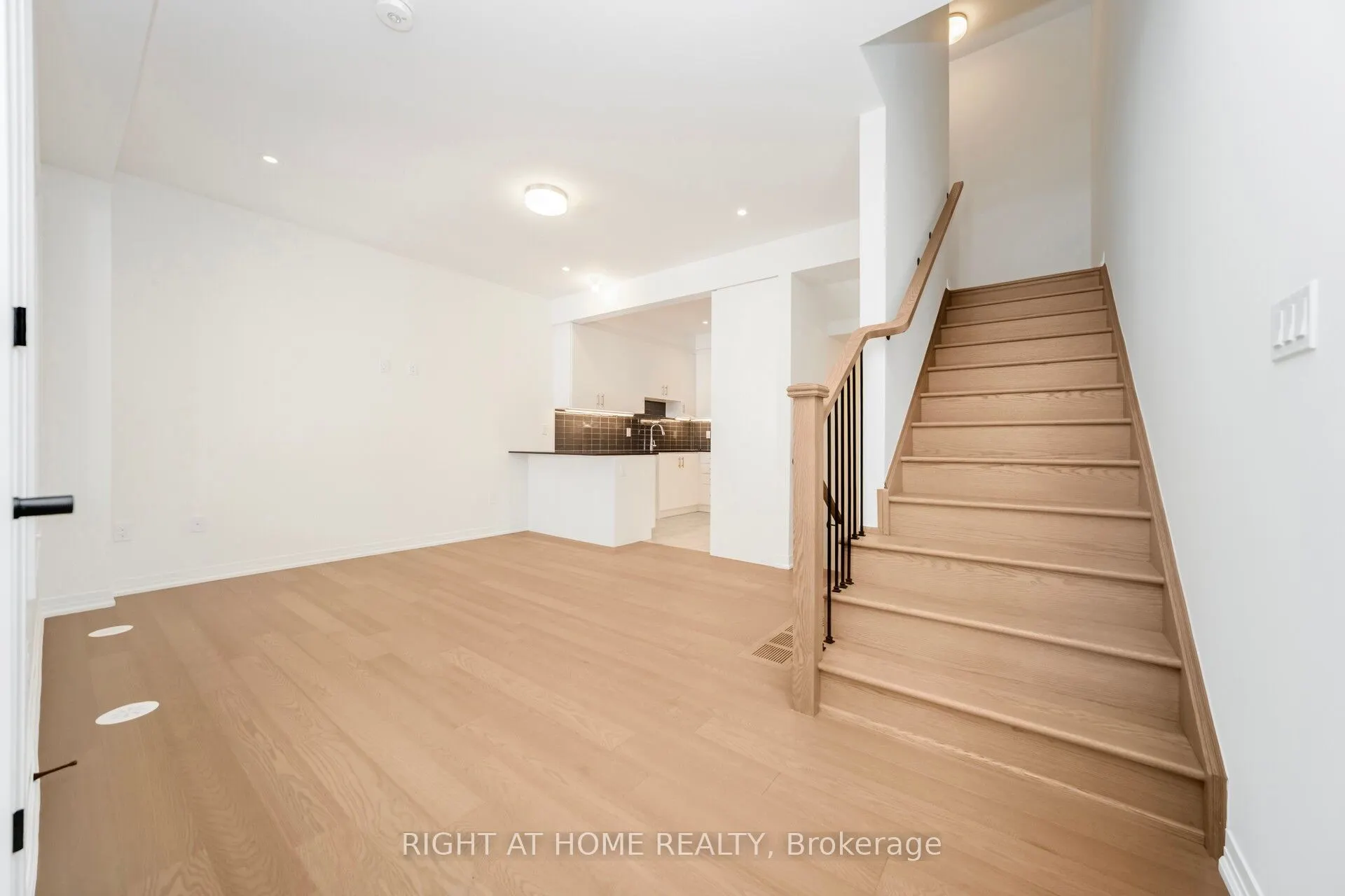 15 KINGS HILL Drive