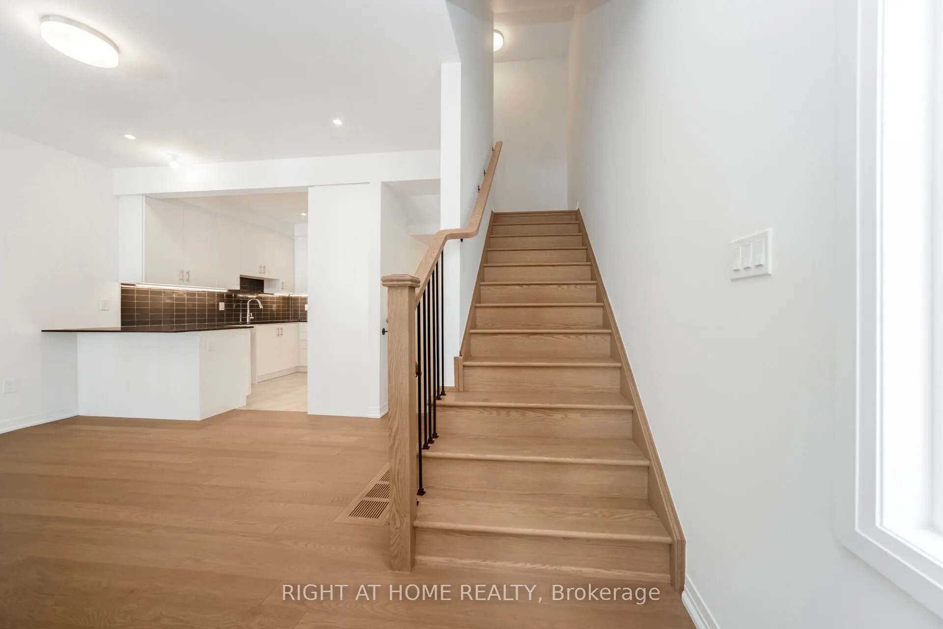 15 KINGS HILL Drive